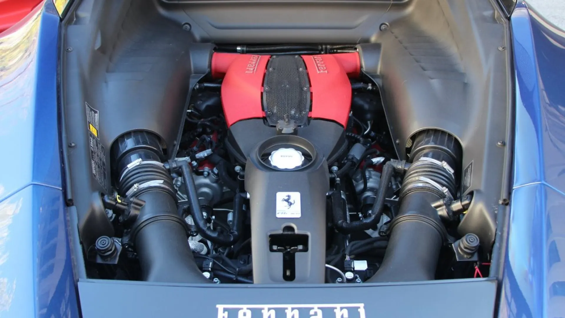 Ferrari F8 — photo 33