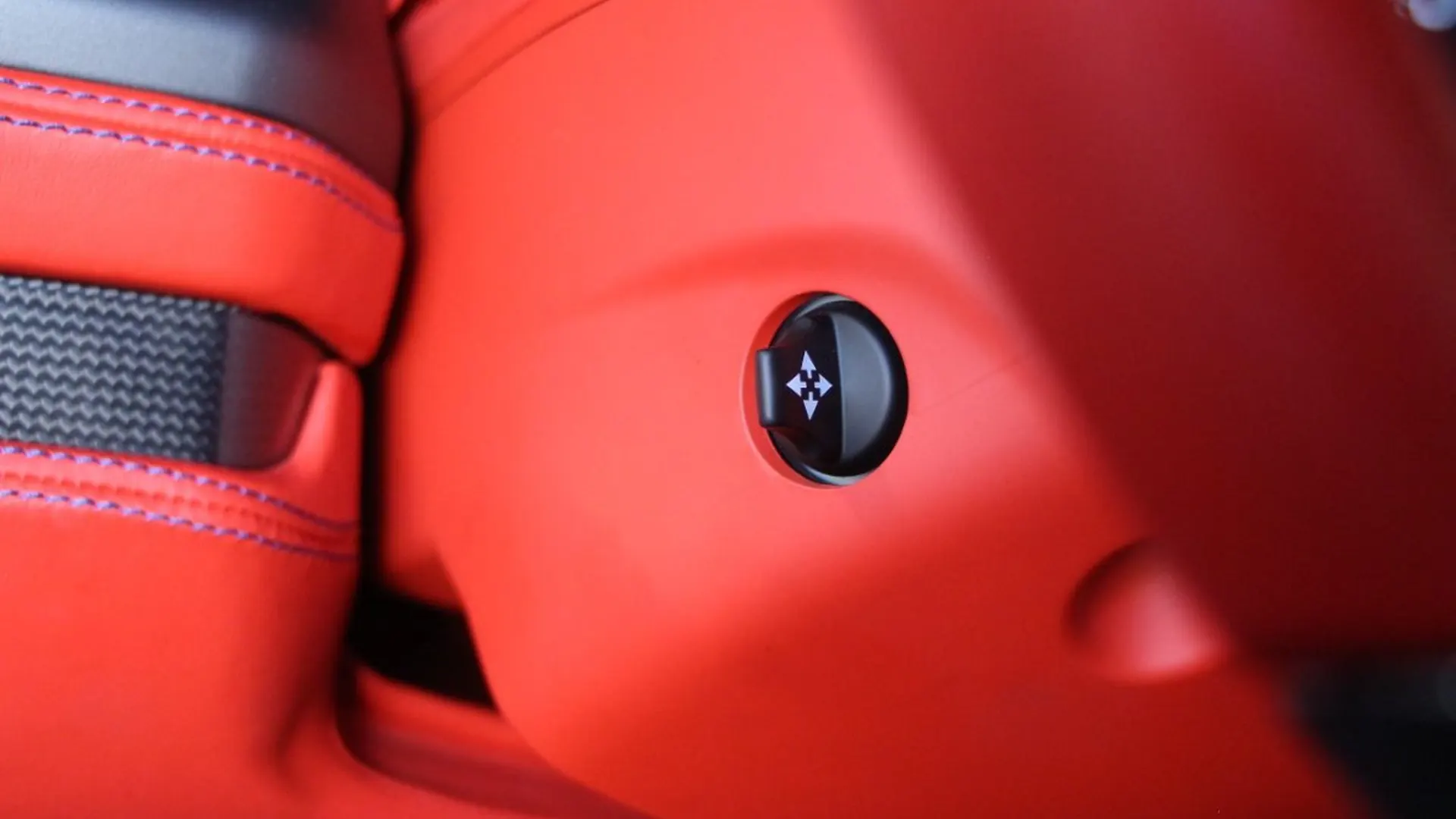 Ferrari F8 — photo 28