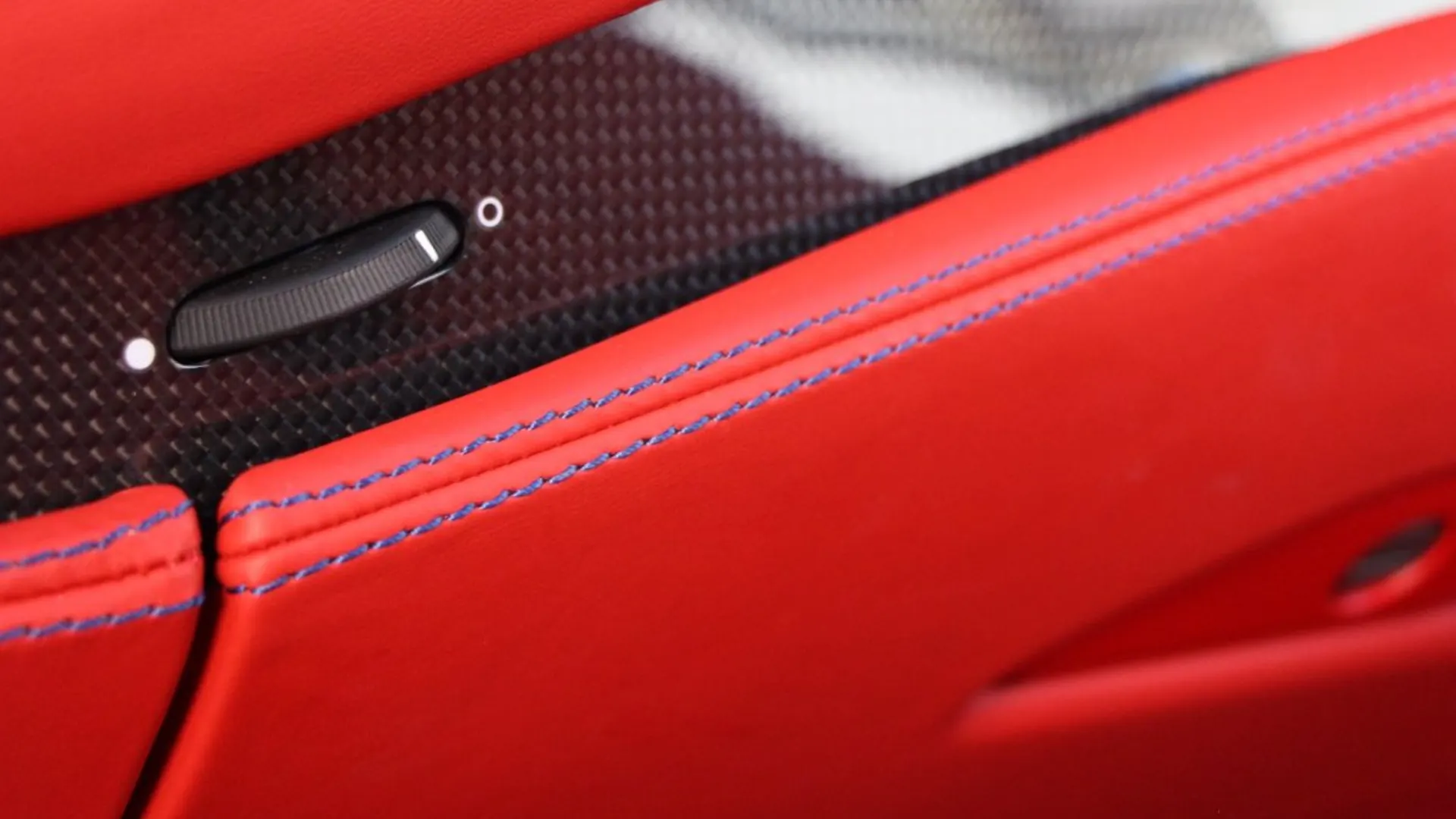 Ferrari F8 — photo 31