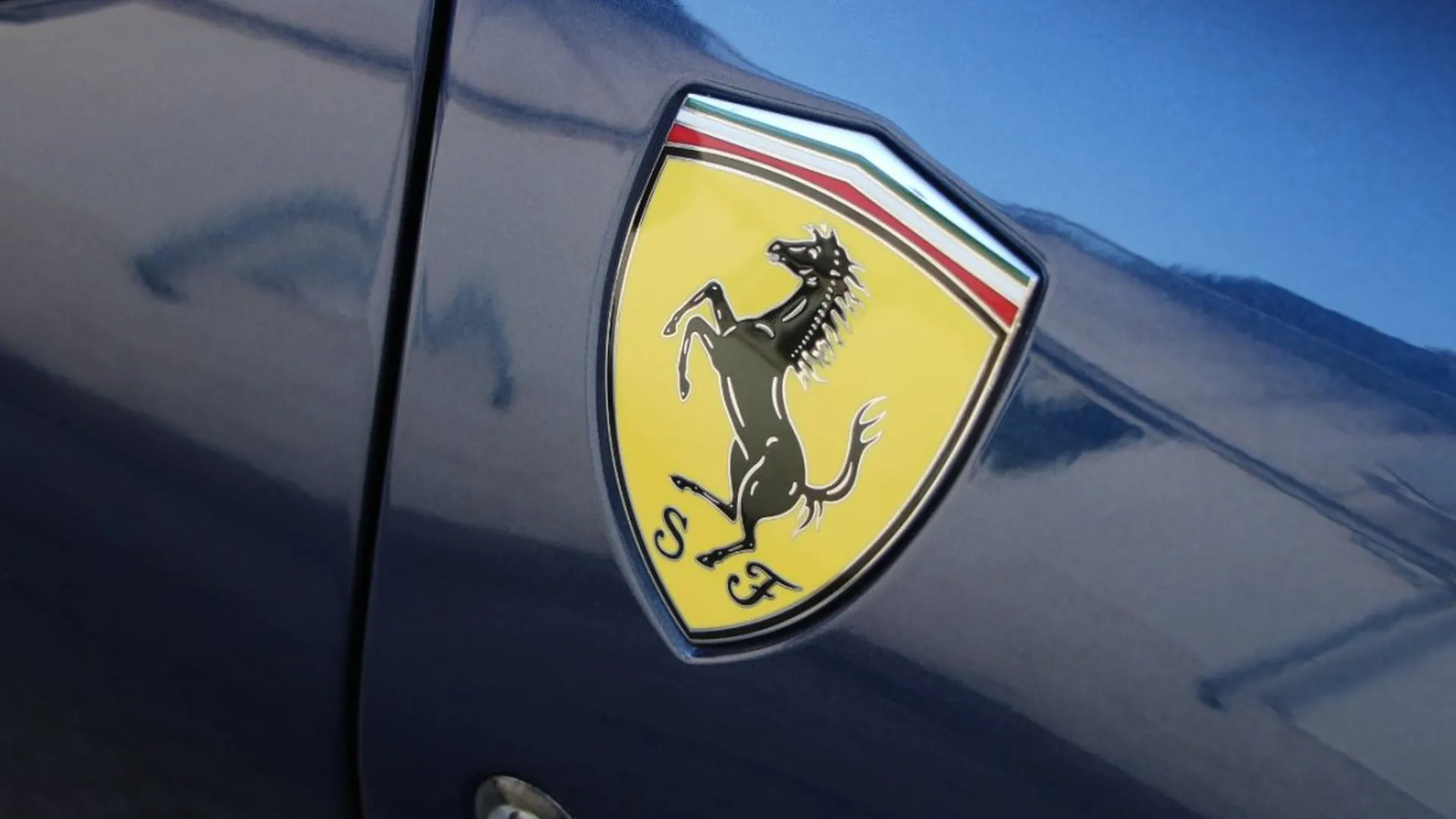 Ferrari F8 — photo 34