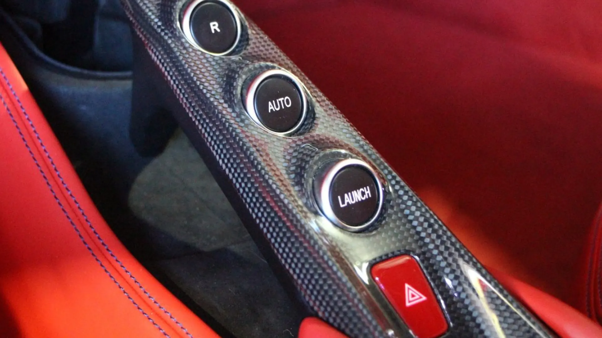 Ferrari F8 — photo 23