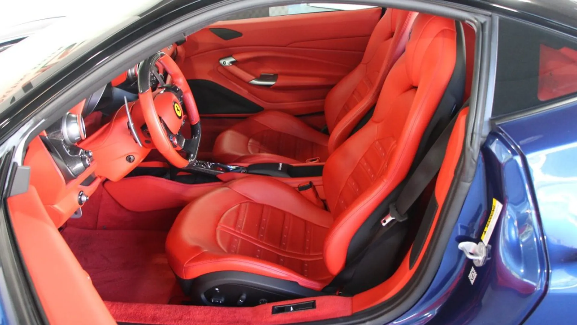 Ferrari F8 — photo 11