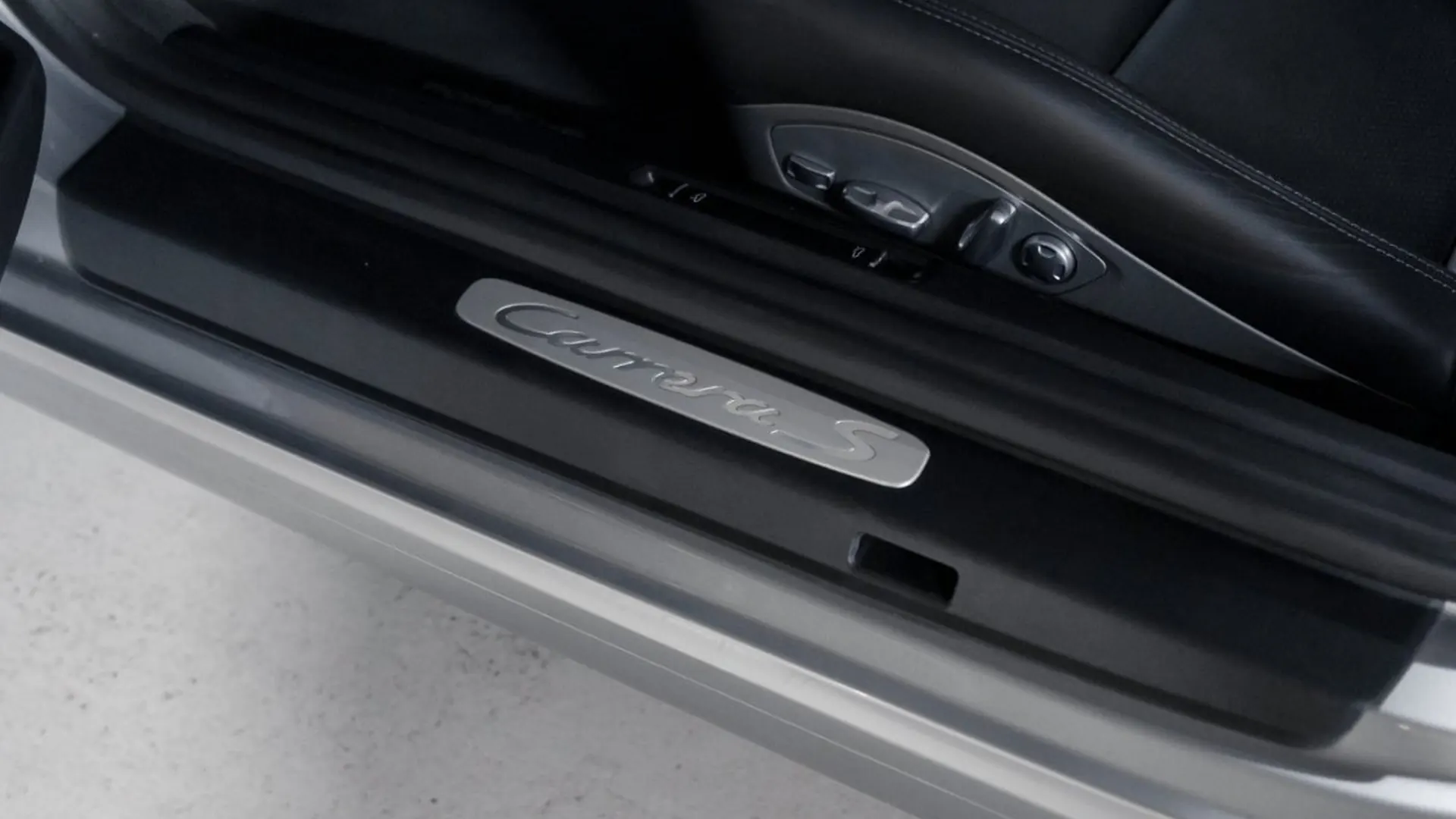 Porsche 911 — photo 25