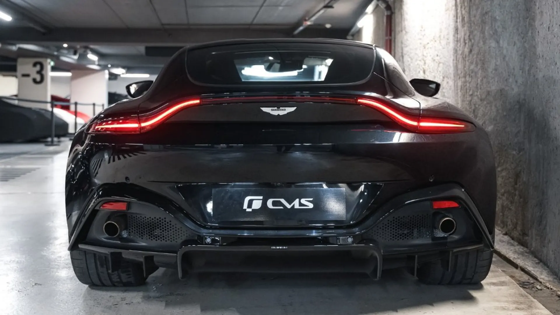 Aston Martin Vantage — photo 5