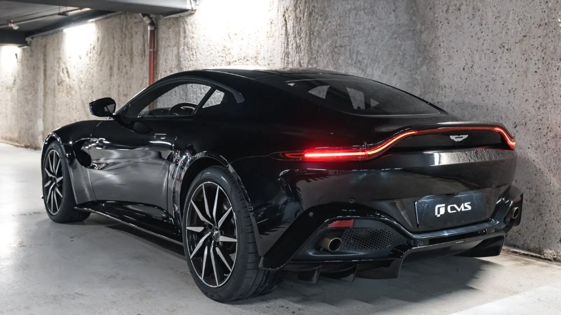 Aston Martin Vantage — photo 4