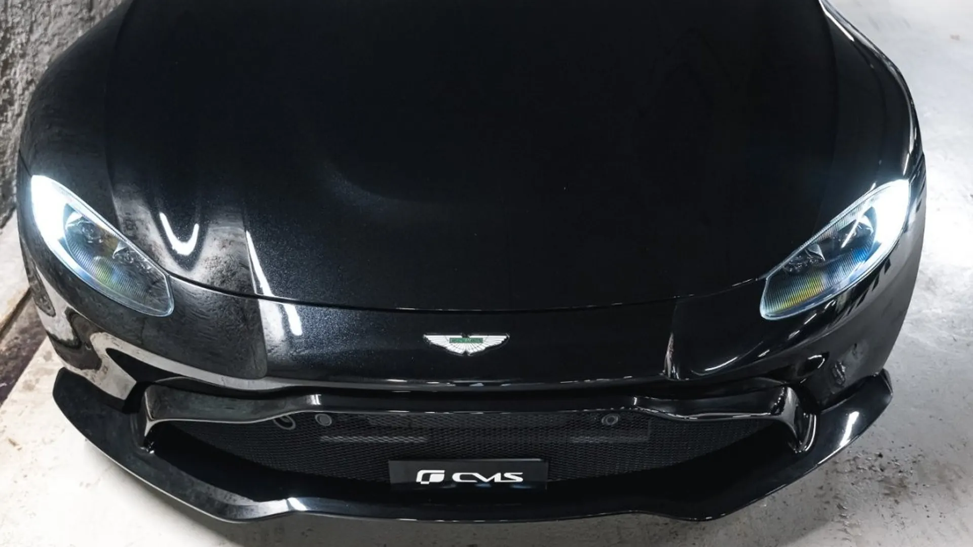 Aston Martin Vantage — photo 6
