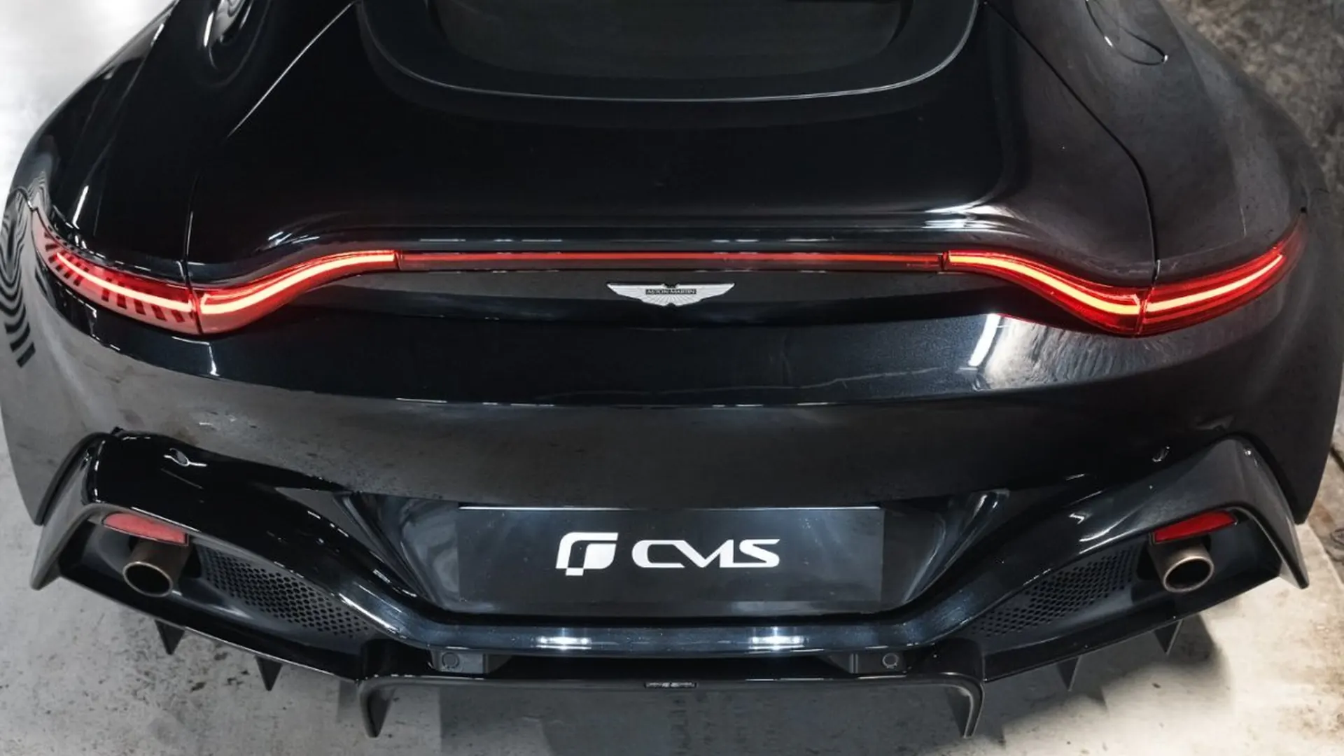 Aston Martin Vantage — photo 20