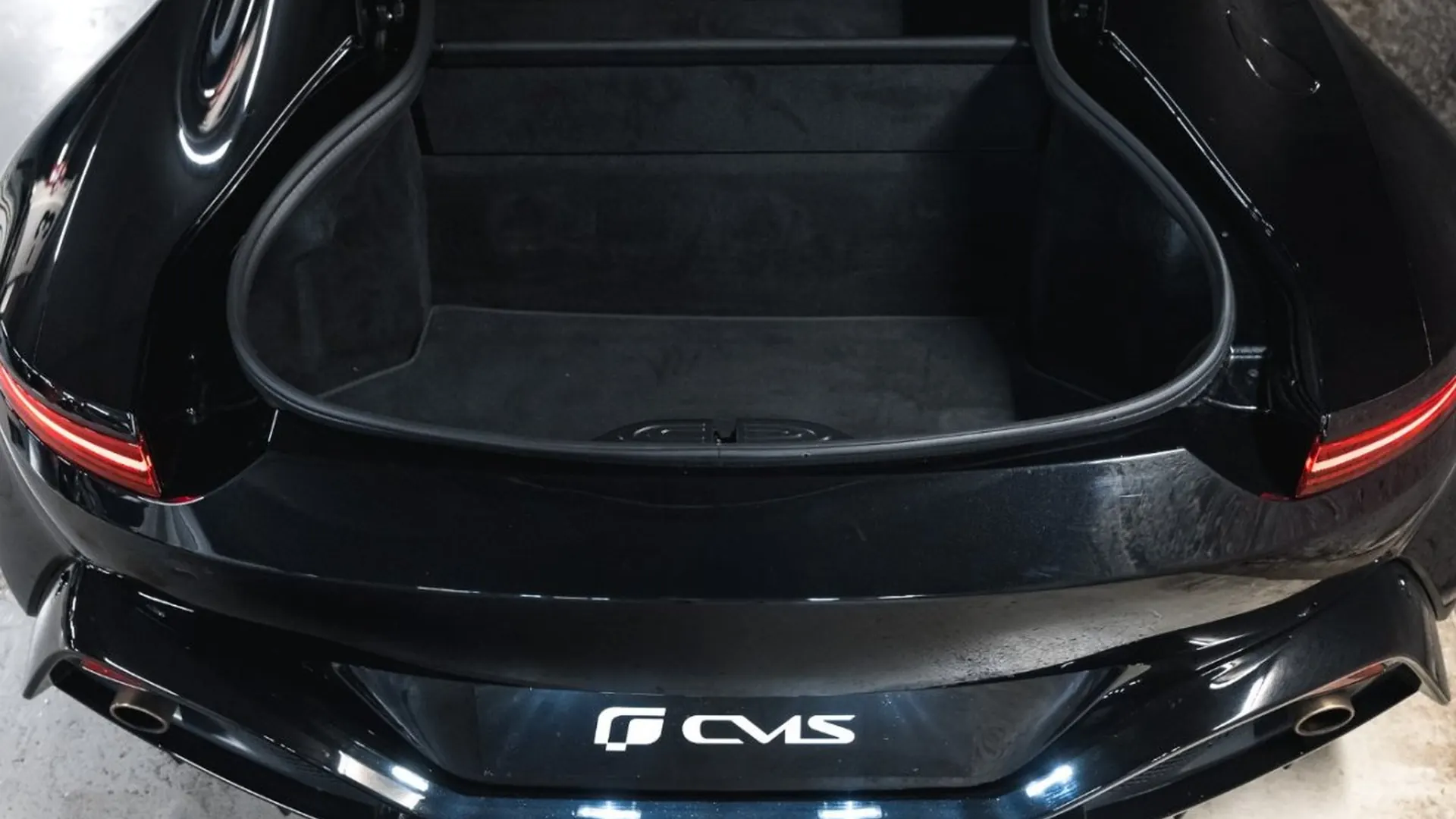 Aston Martin Vantage — photo 27