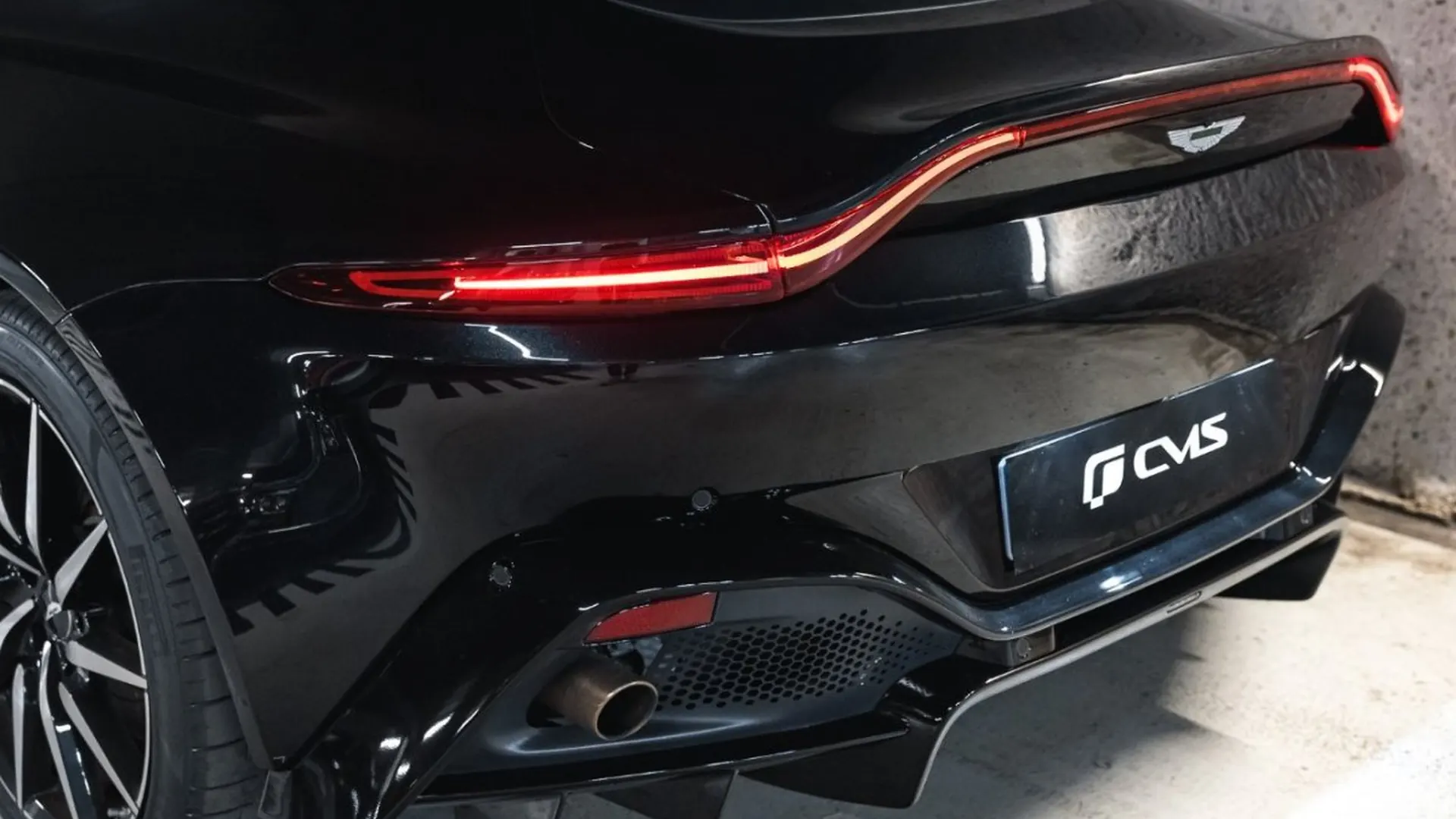 Aston Martin Vantage — photo 16