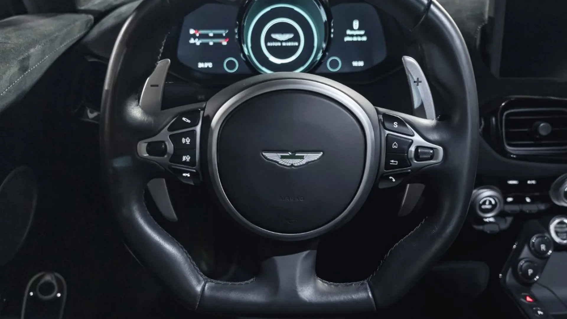 Aston Martin Vantage — photo 25
