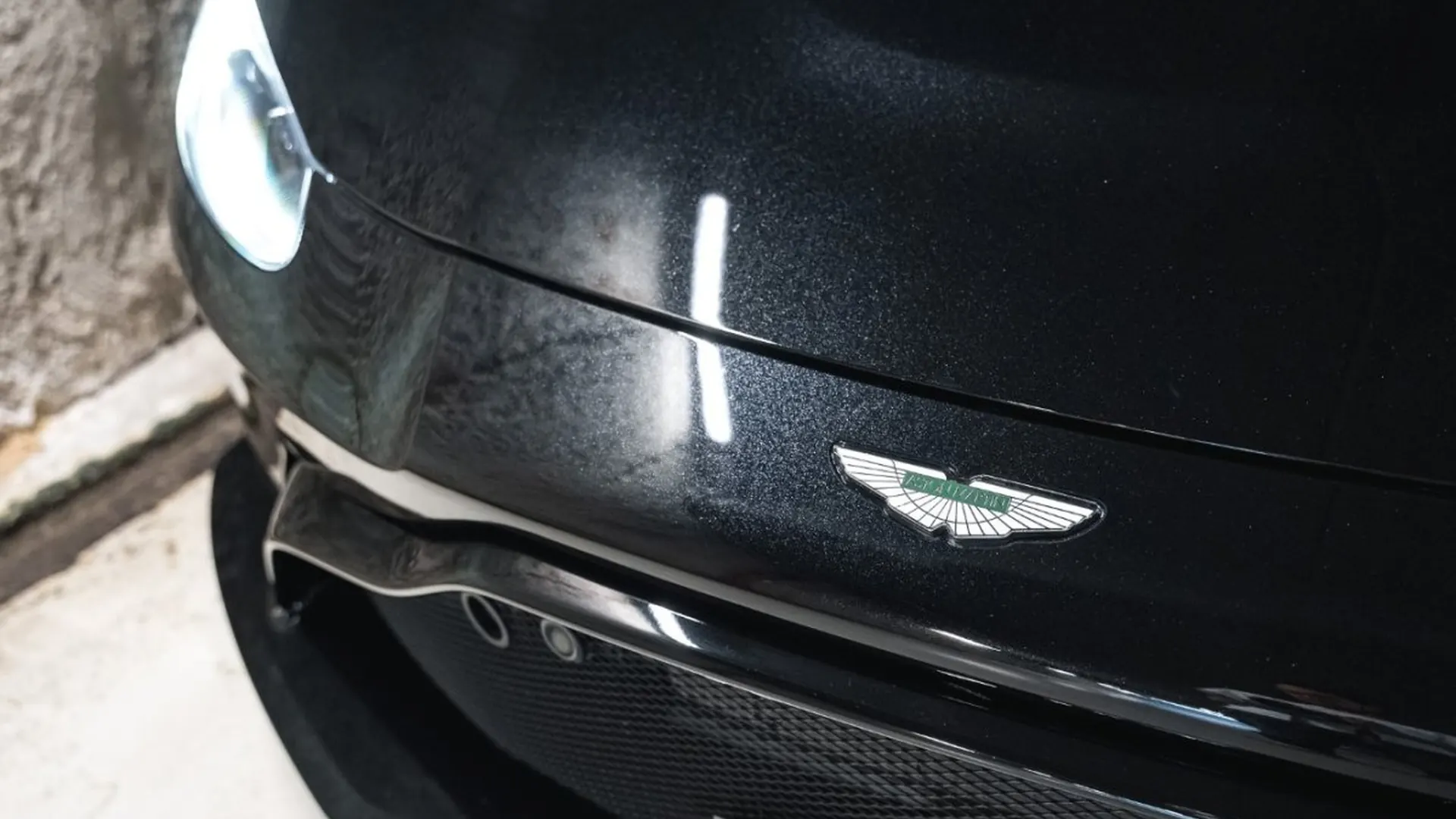 Aston Martin Vantage — photo 8
