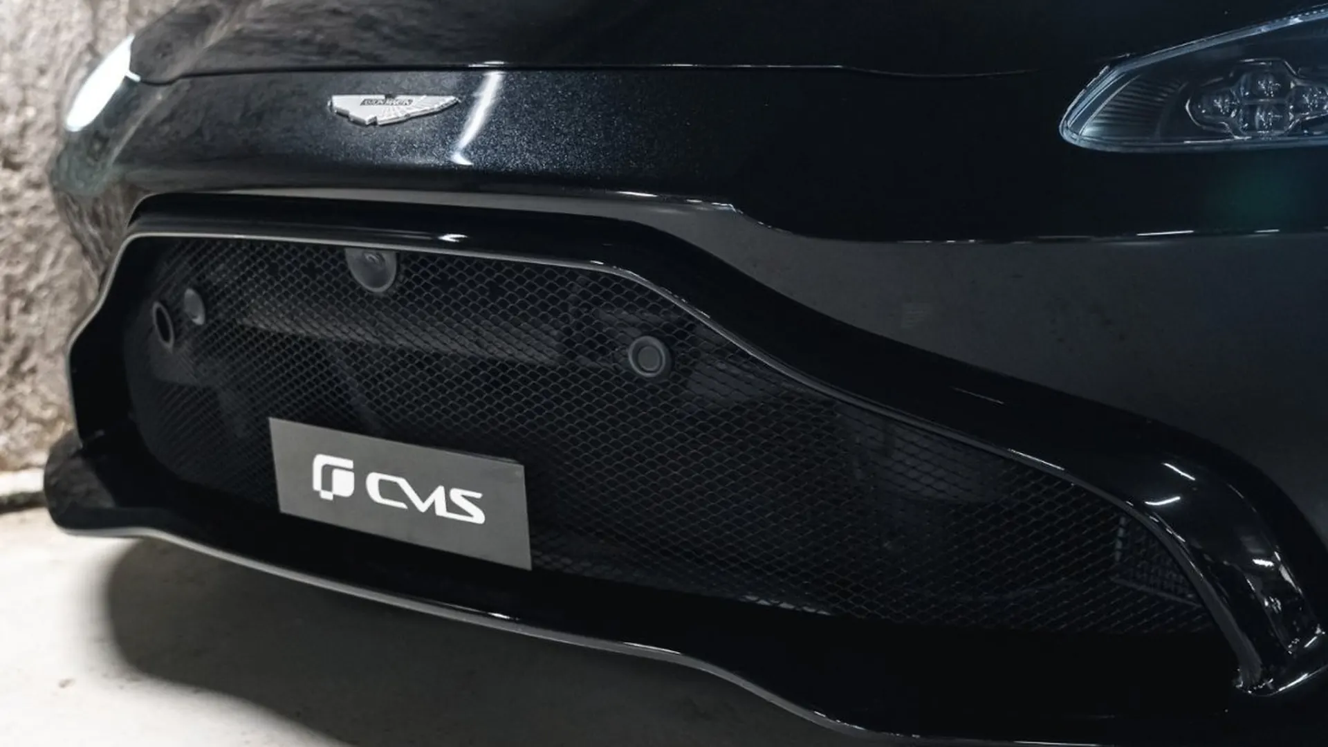Aston Martin Vantage — photo 9