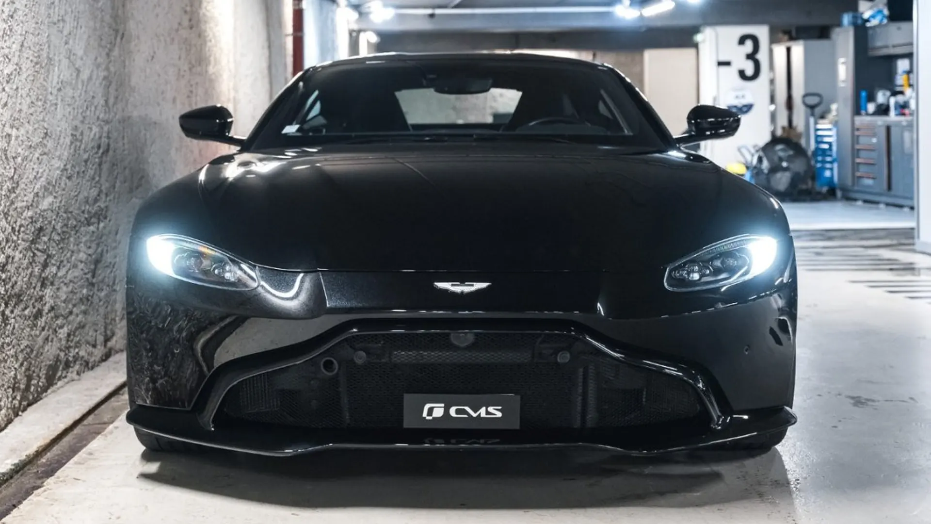 Aston Martin Vantage — photo 2