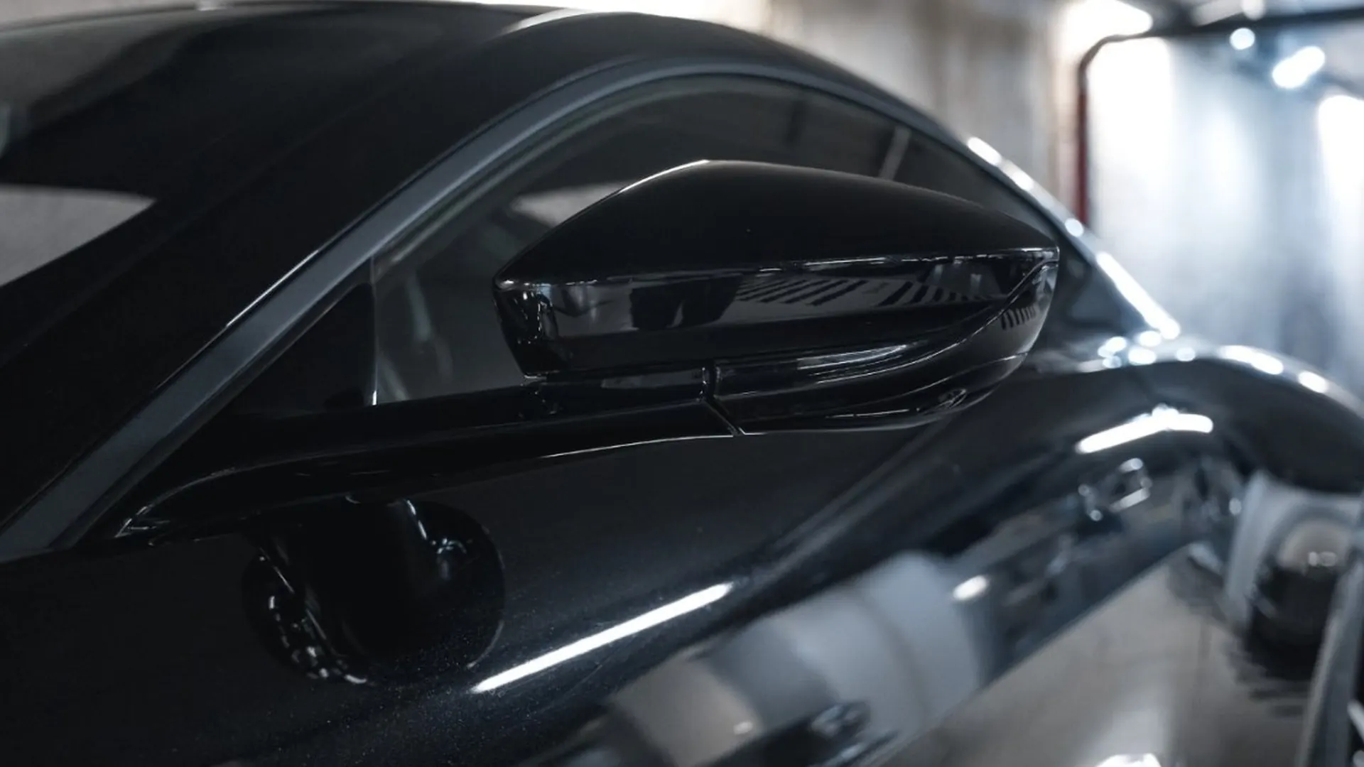 Aston Martin Vantage — photo 11