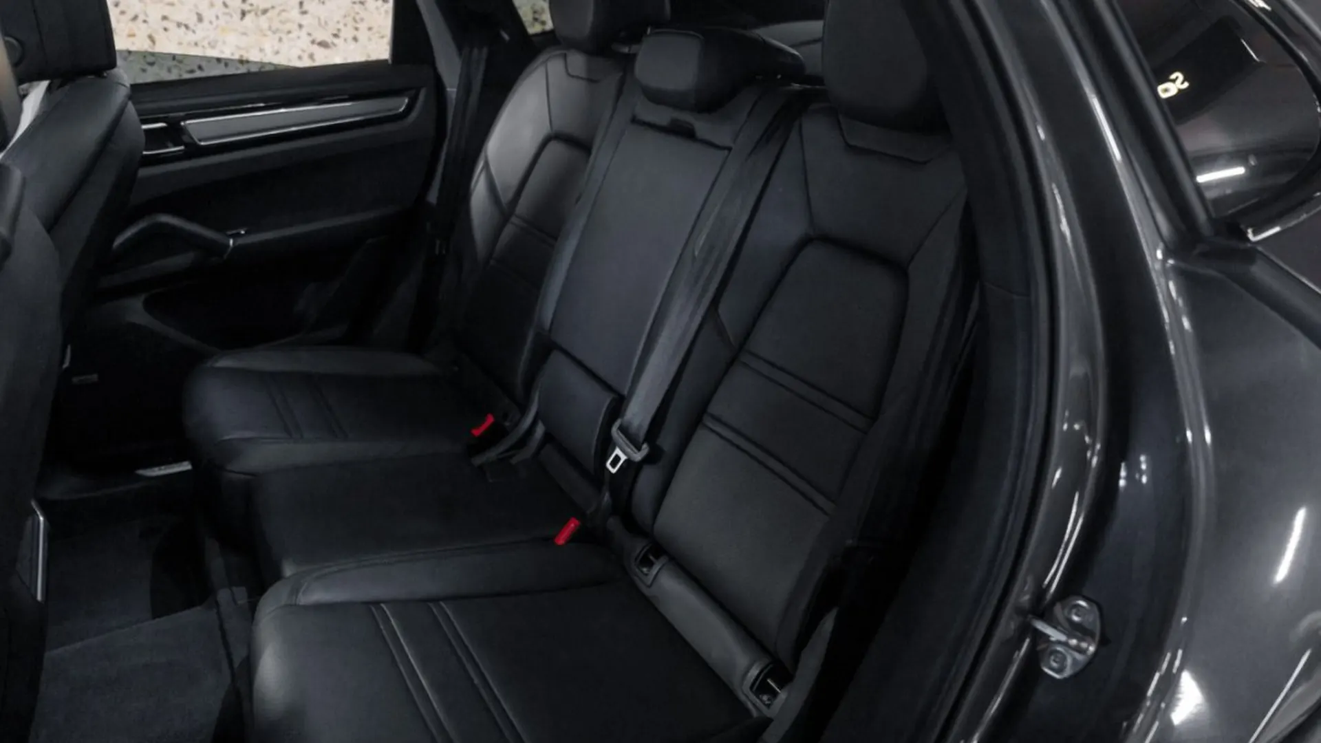 Porsche Cayenne — photo 29