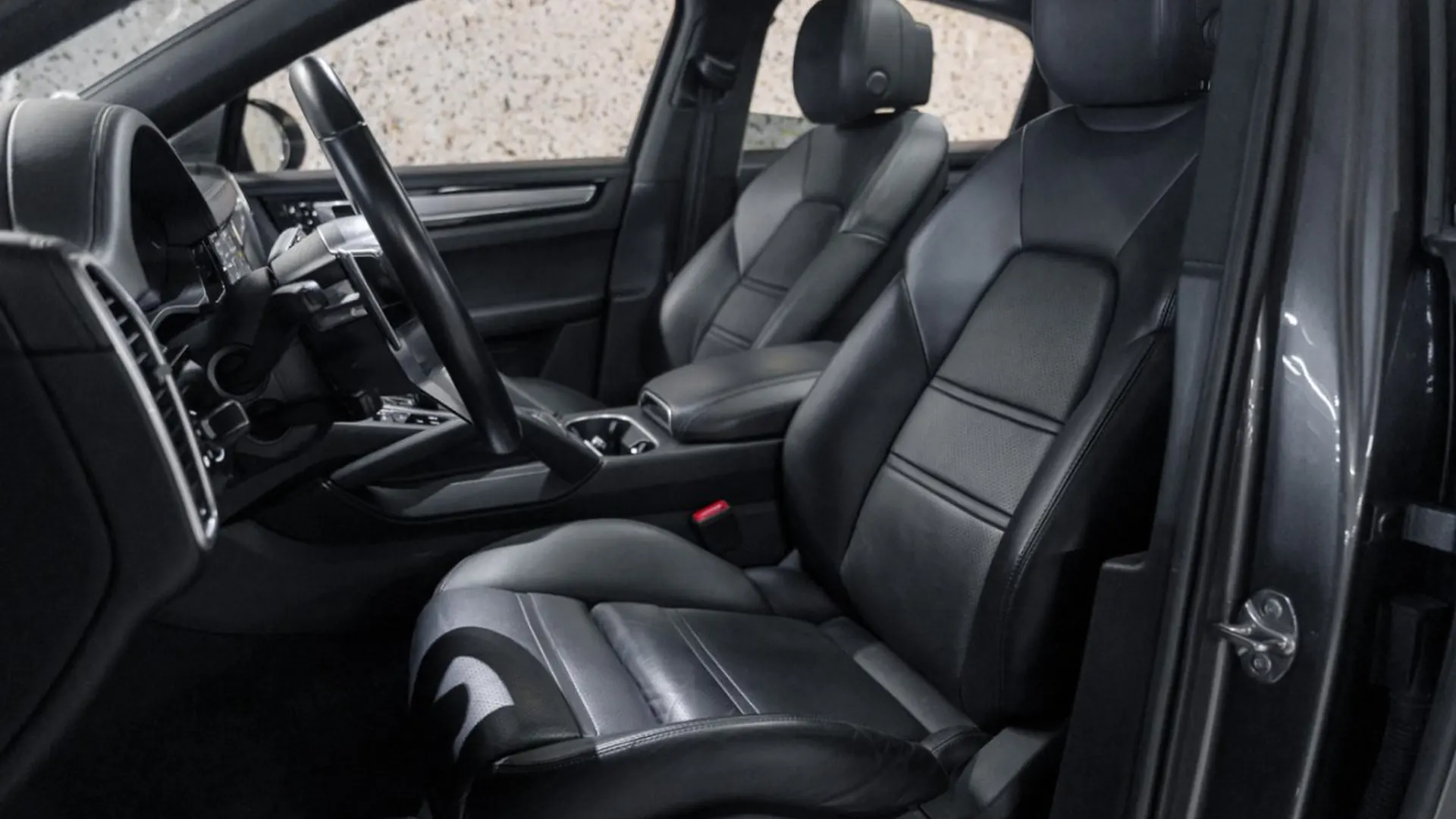 Porsche Cayenne — photo 22