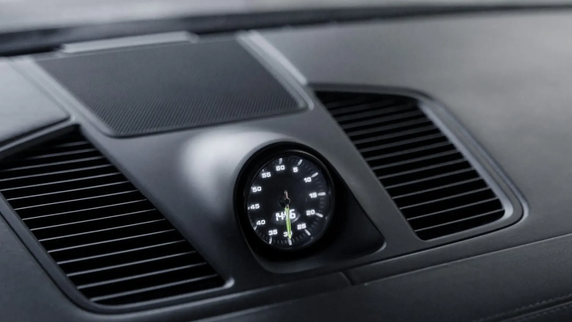Porsche Cayenne — photo 34