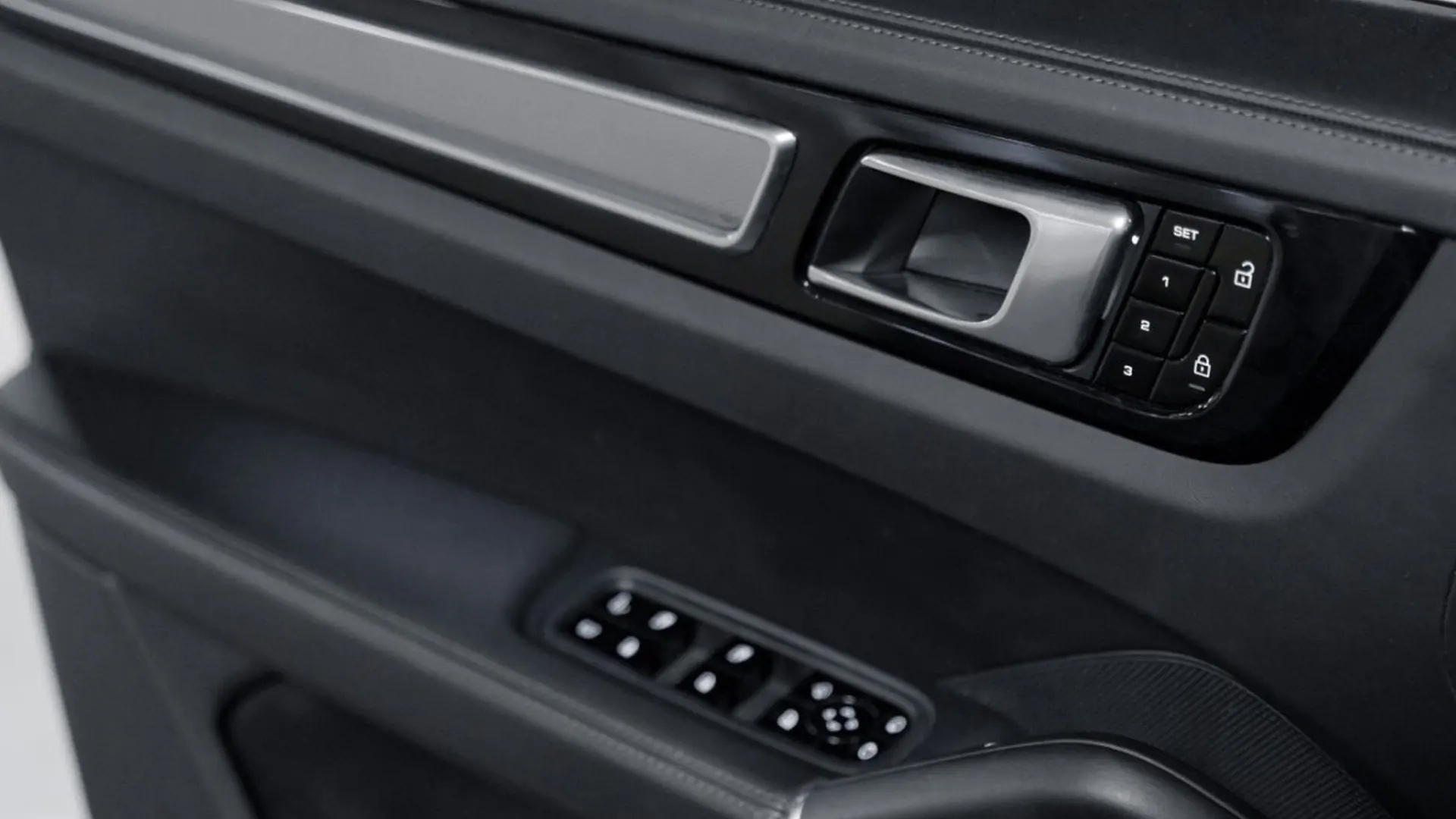 Porsche Cayenne — photo 40