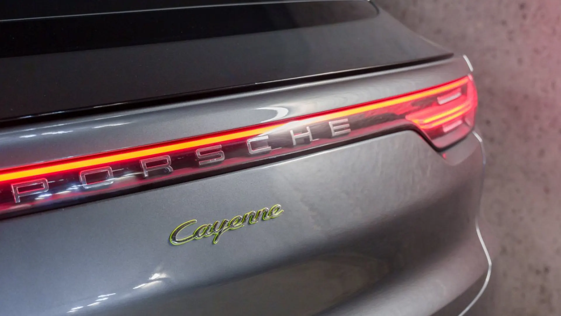 Porsche Cayenne — photo 16