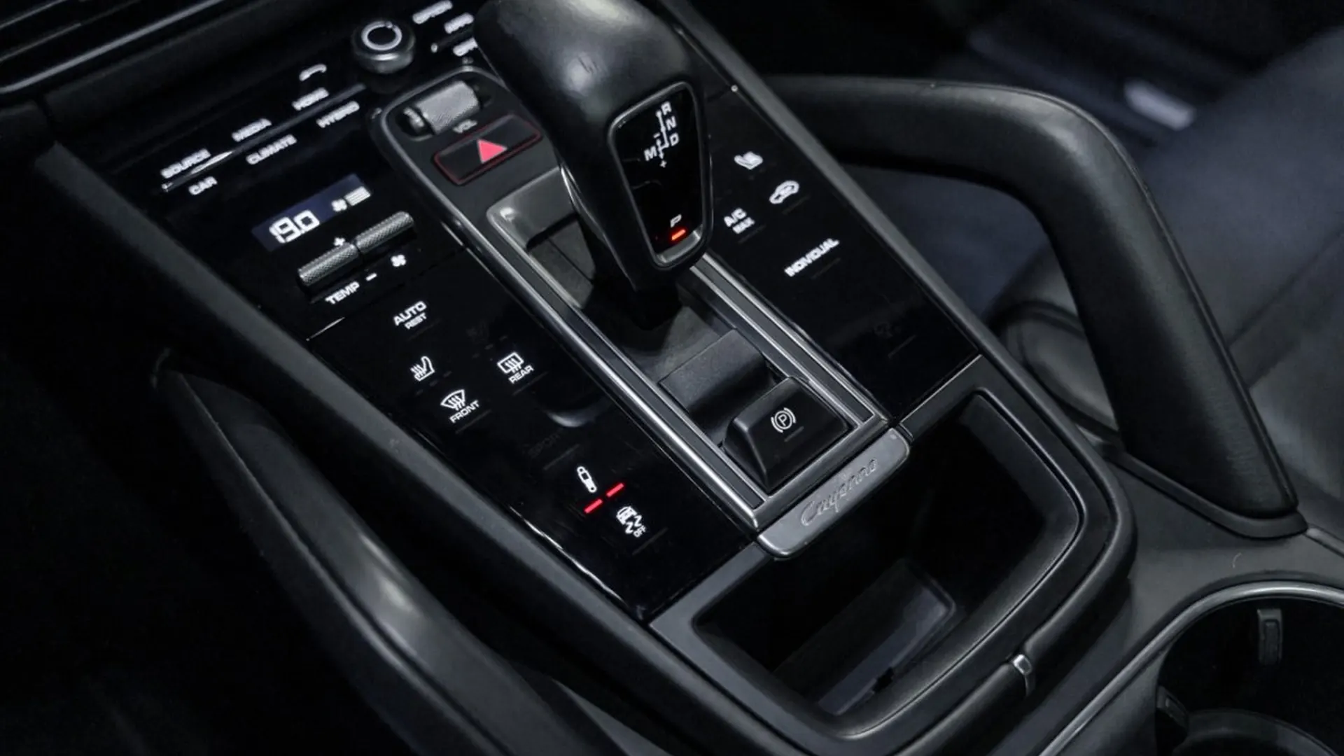 Porsche Cayenne — photo 32