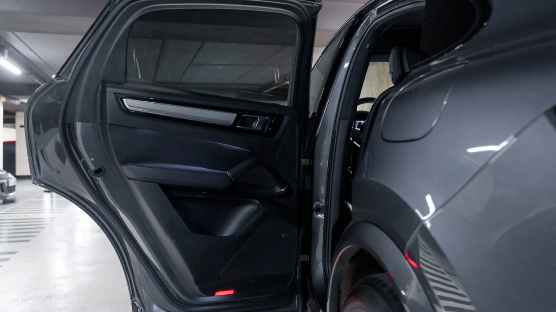 Porsche Cayenne — photo 28