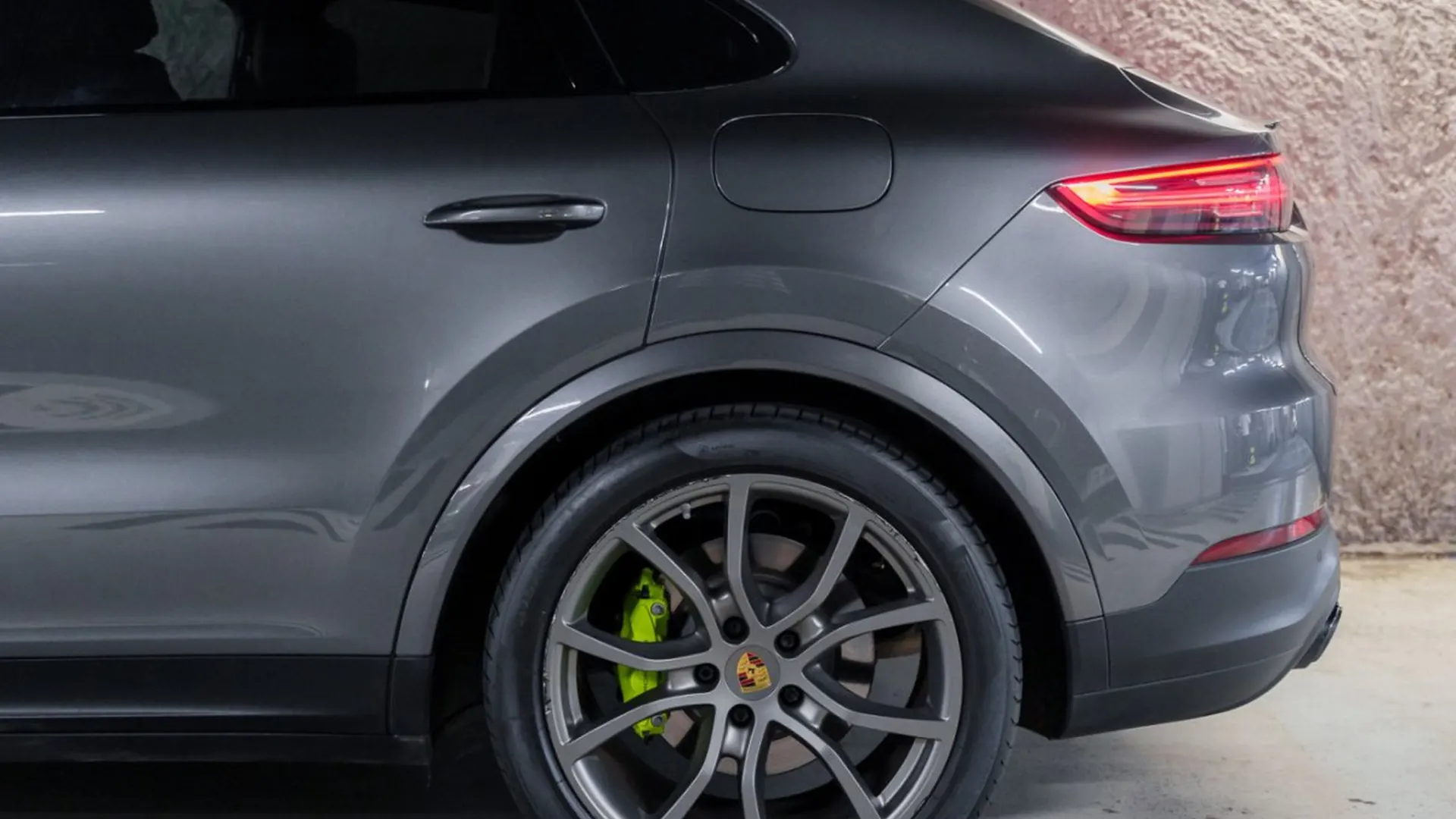 Porsche Cayenne — photo 14