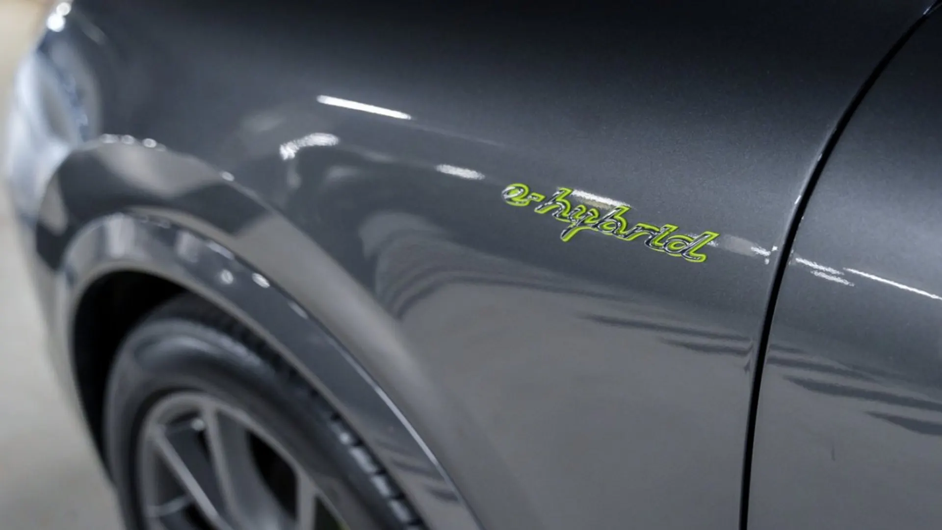 Porsche Cayenne — photo 12