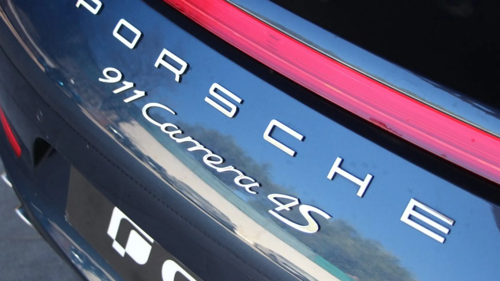 Porsche 911 — photo 32