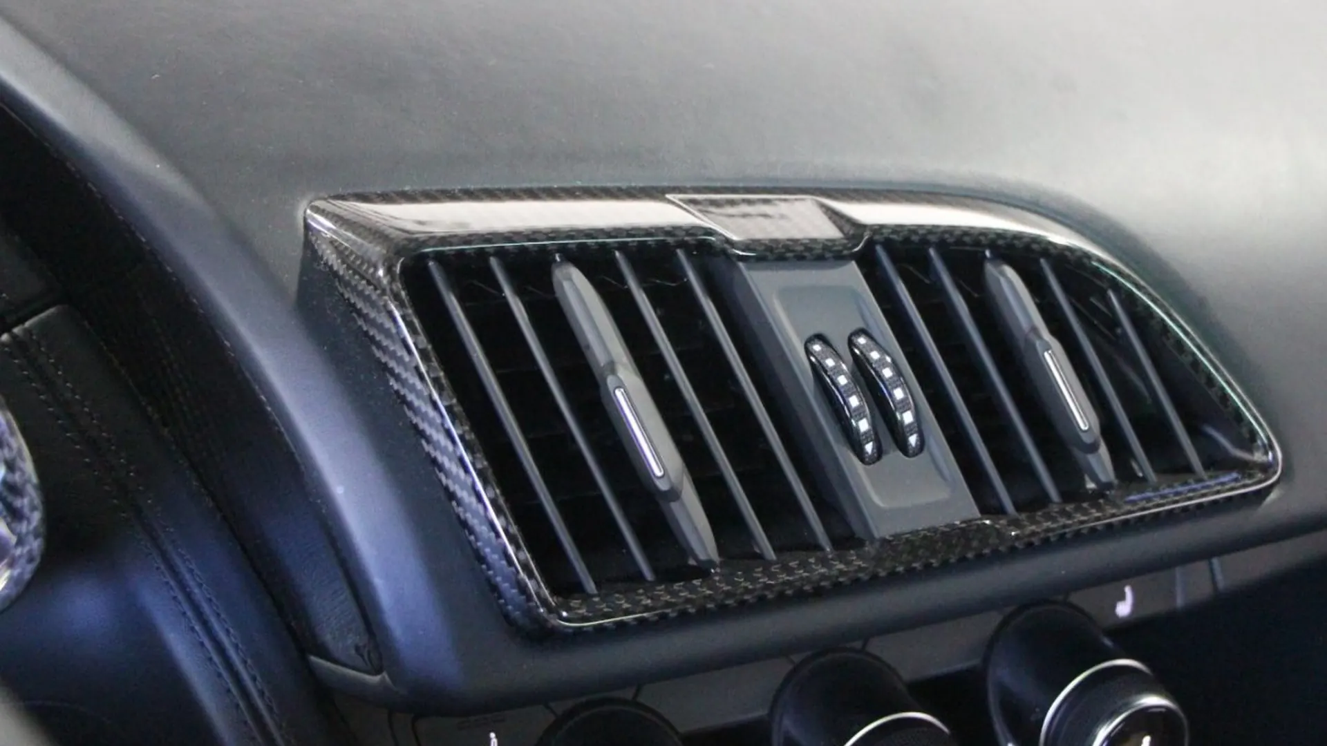 Audi R8 — photo 15