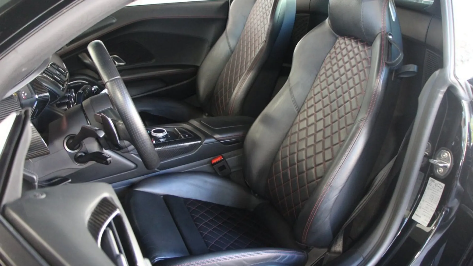 Audi R8 — photo 8