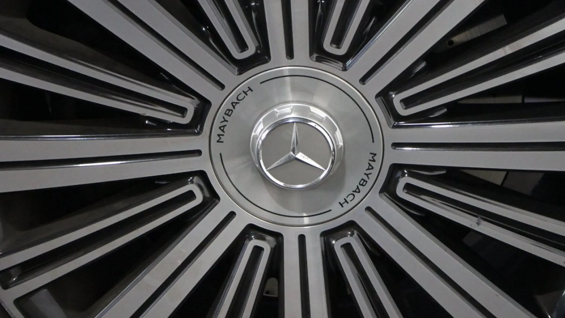 Mercedes-Benz GLS — photo 32