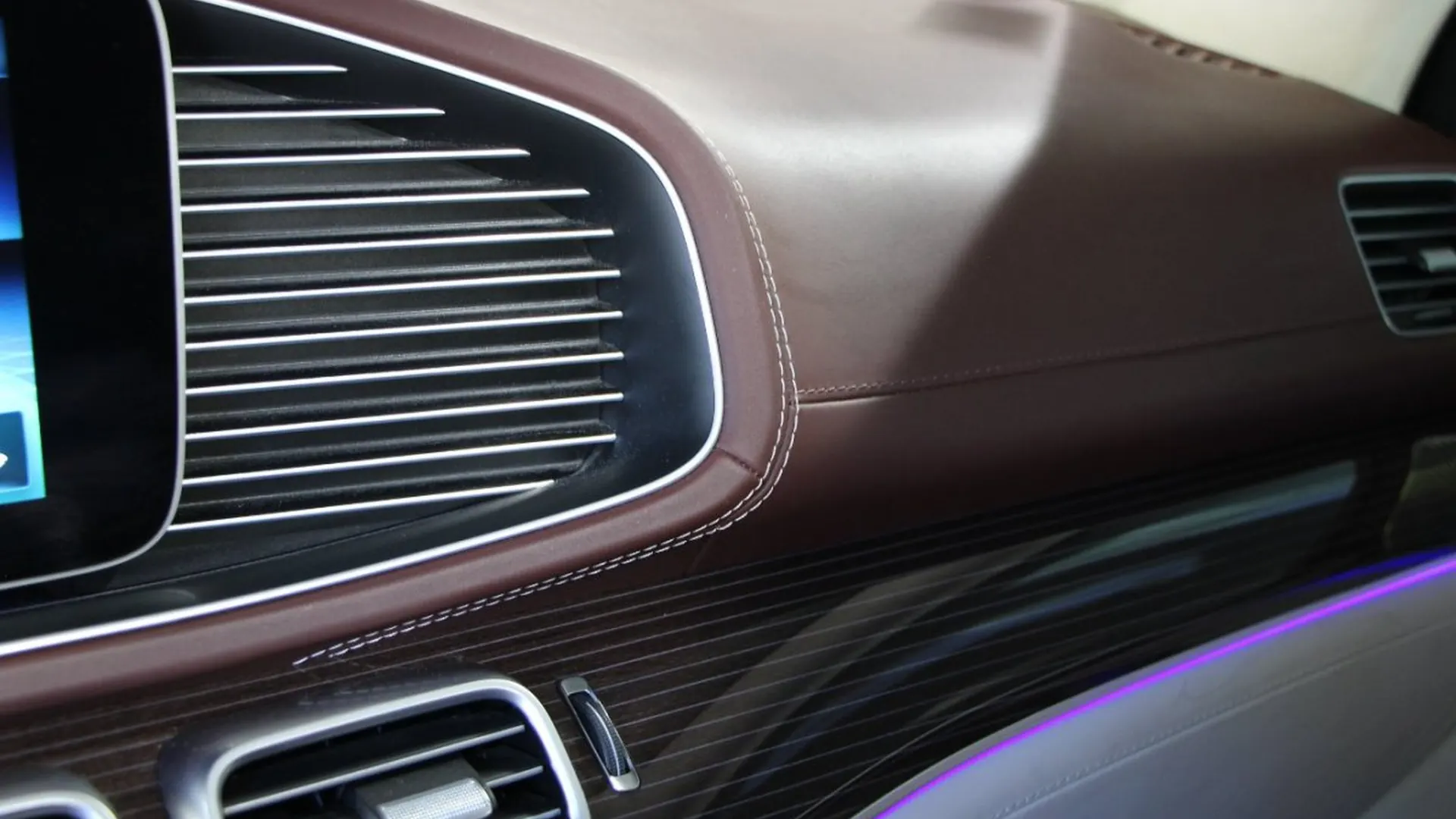 Mercedes-Benz GLS — photo 17