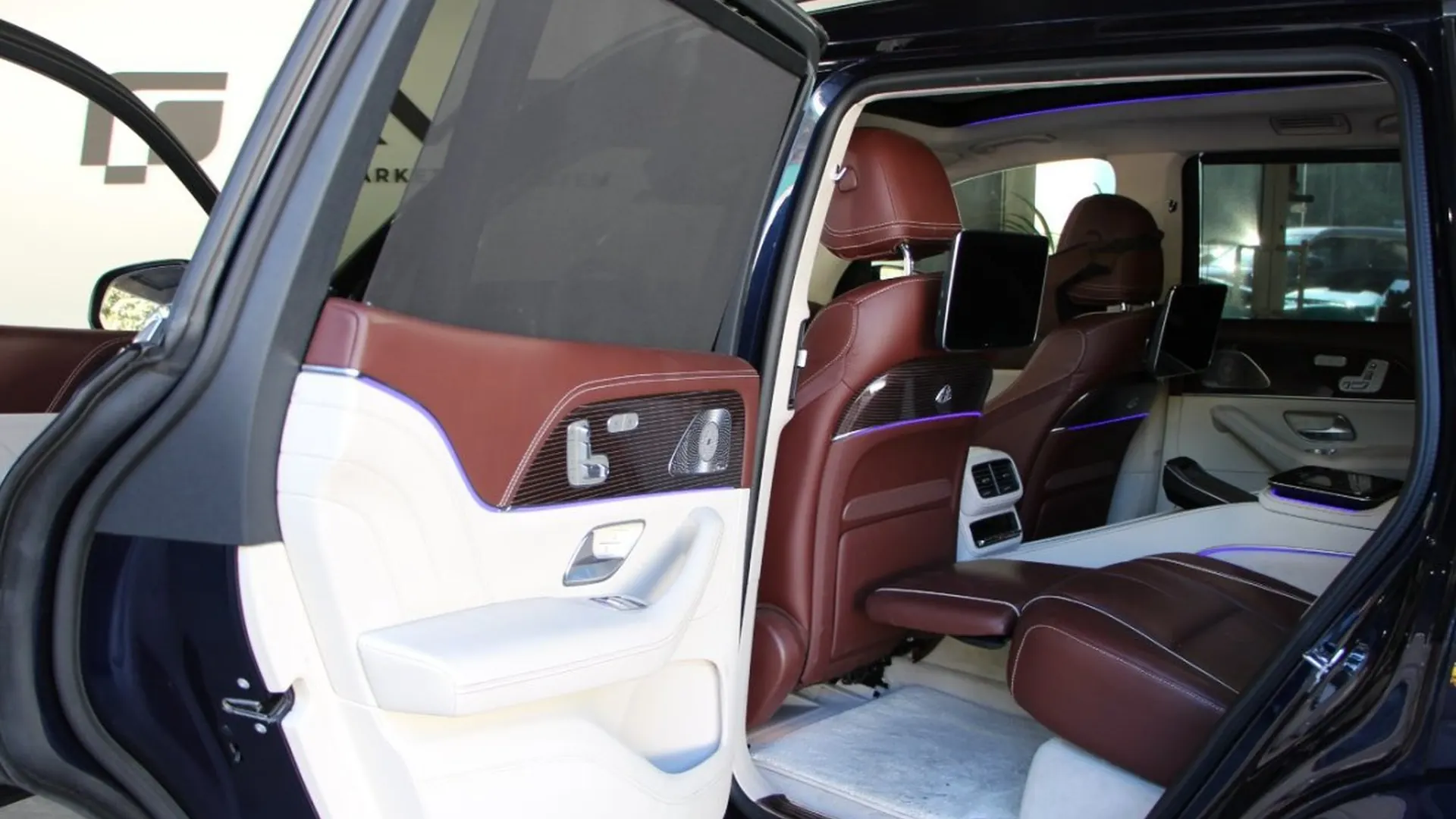 Mercedes-Benz GLS — photo 21
