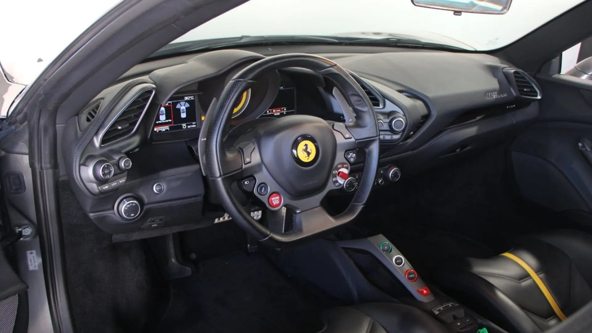Ferrari 488 — photo 6