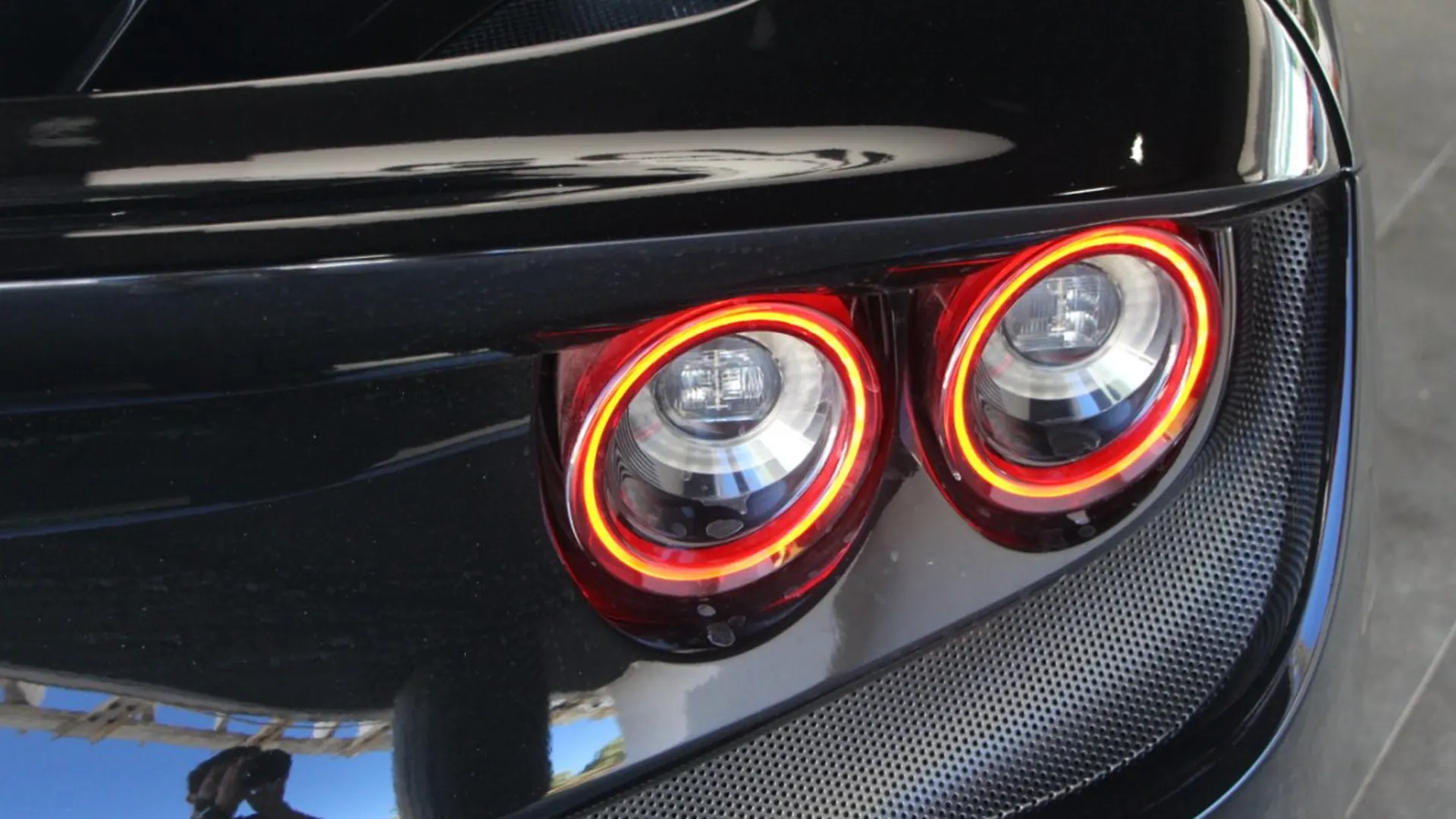 Ferrari F8 — photo 10