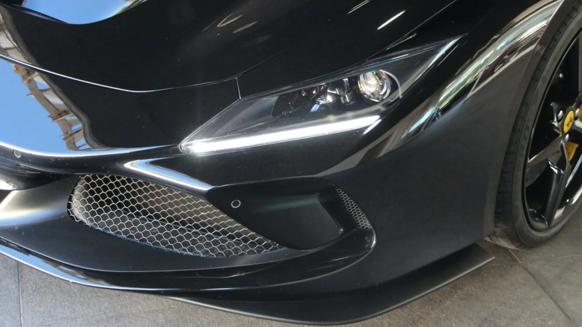 Ferrari F8 — photo 3