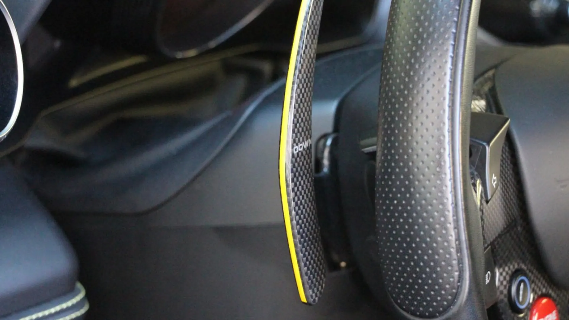 Ferrari F8 — photo 28