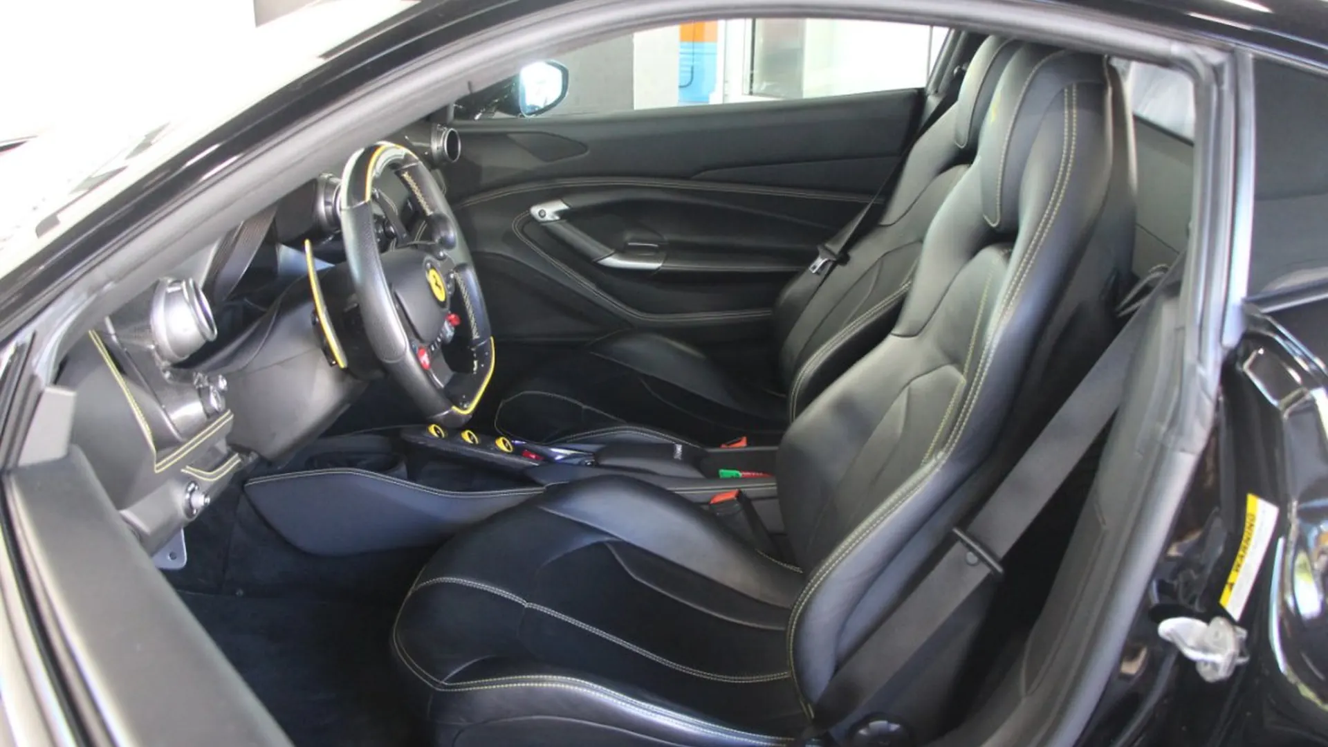 Ferrari F8 — photo 12