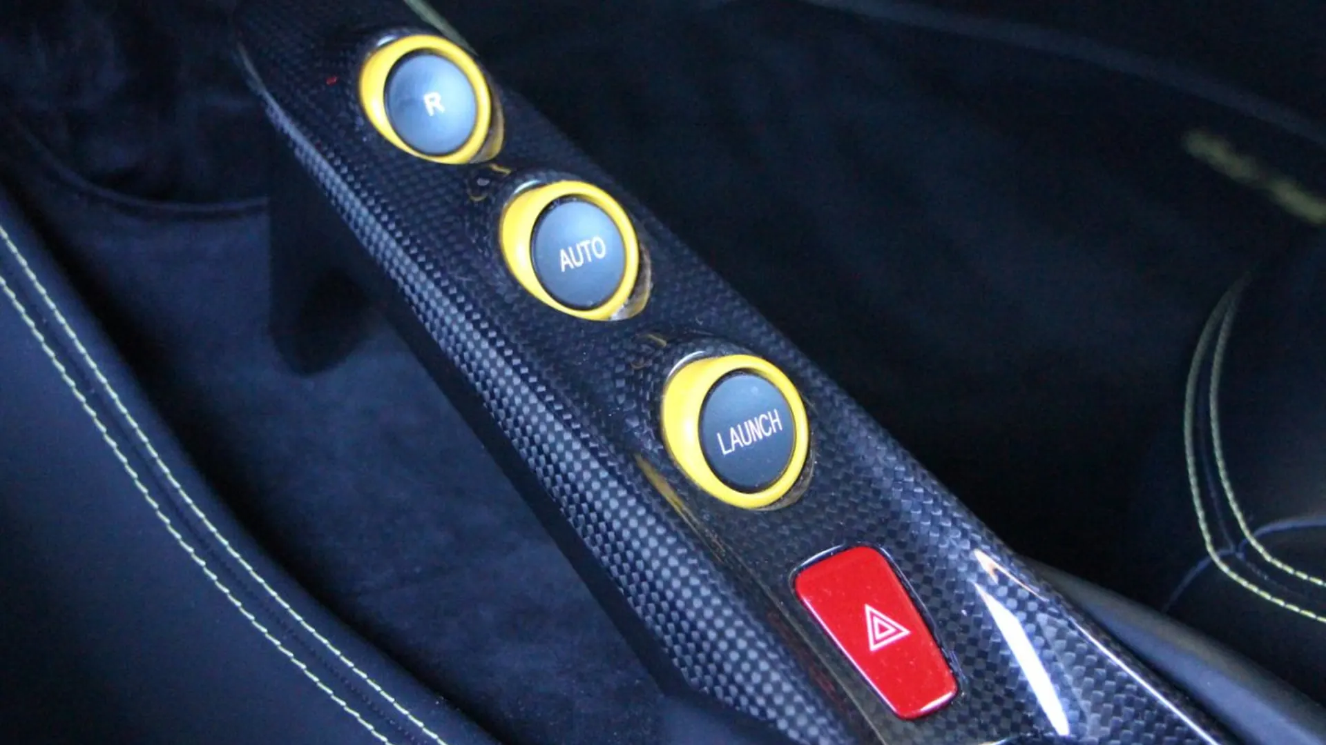 Ferrari F8 — photo 22