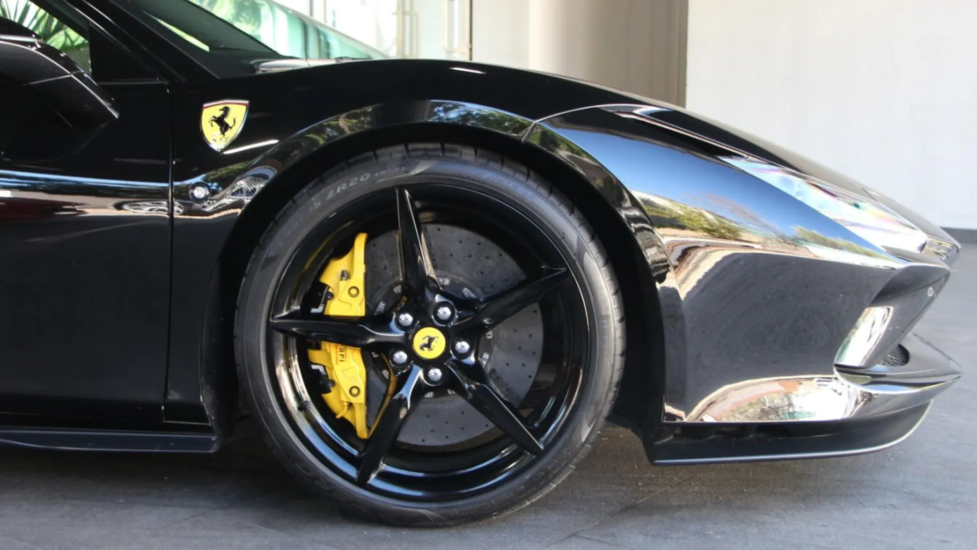 Ferrari F8 — photo 6