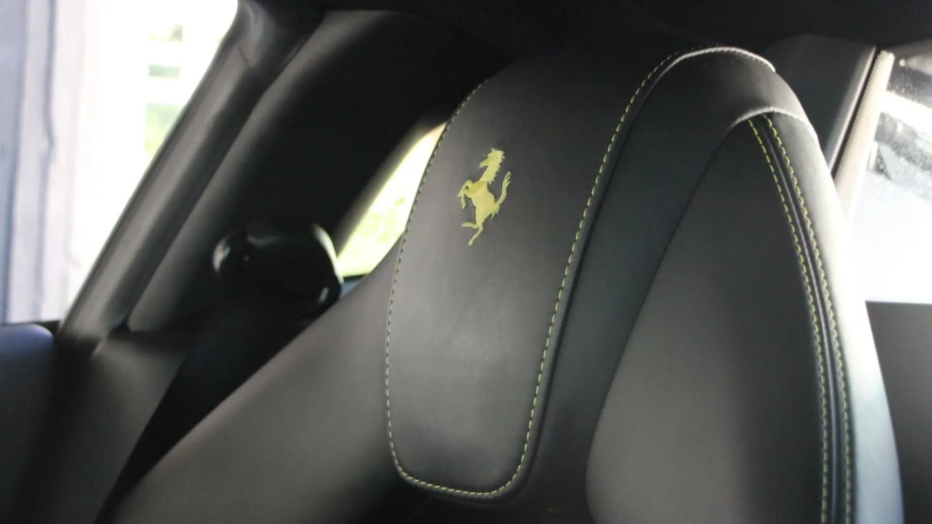 Ferrari F8 — photo 23