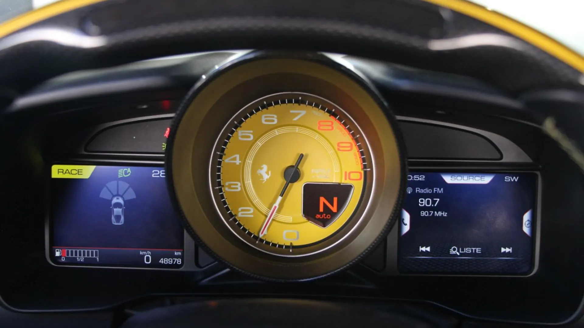 Ferrari F8 — photo 16