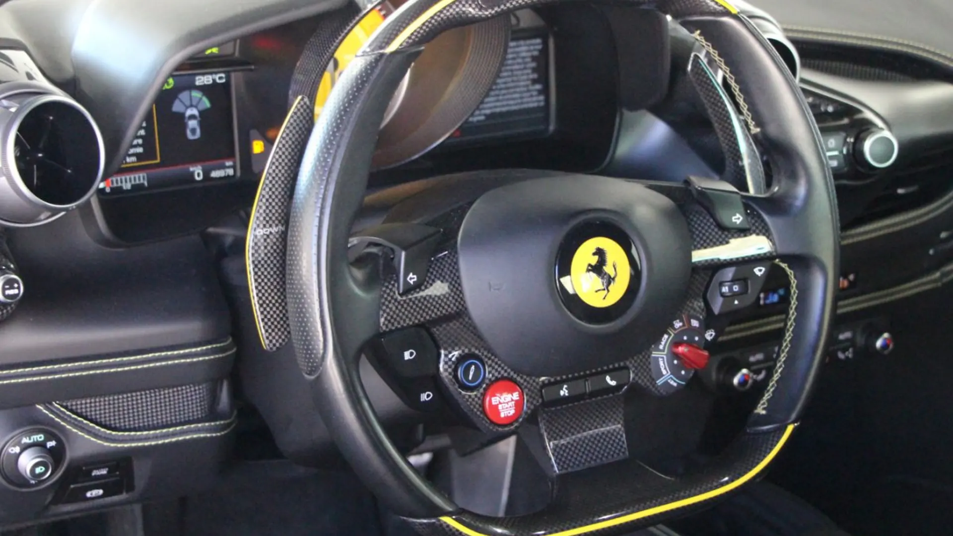 Ferrari F8 — photo 14