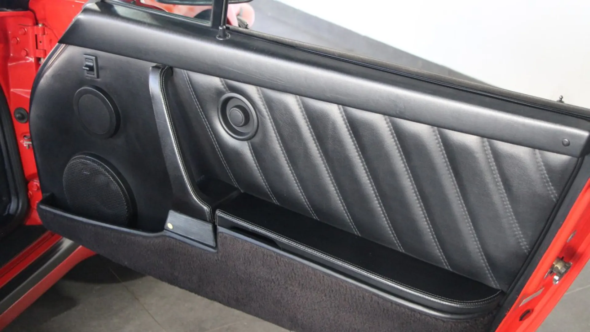 Porsche 911 — photo 27
