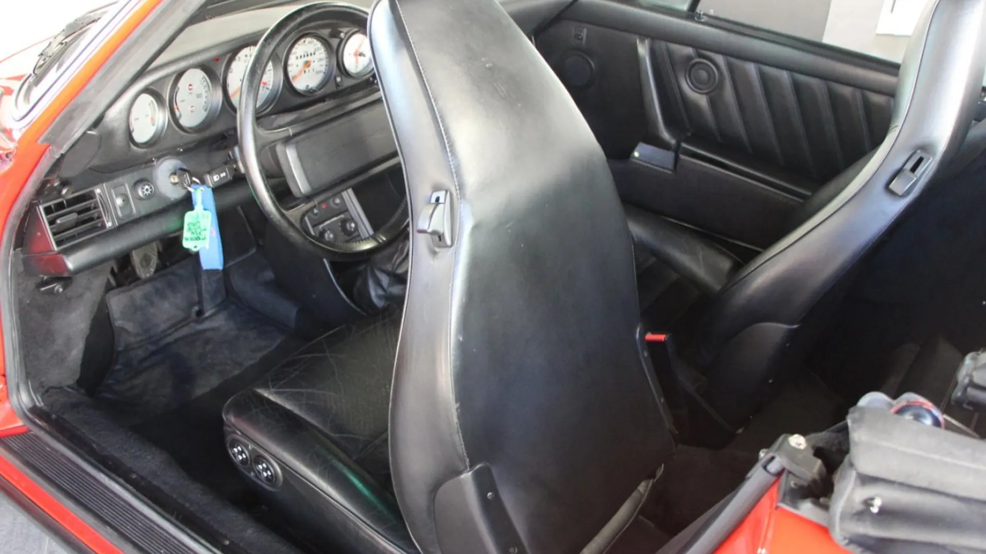 Porsche 911 — photo 23