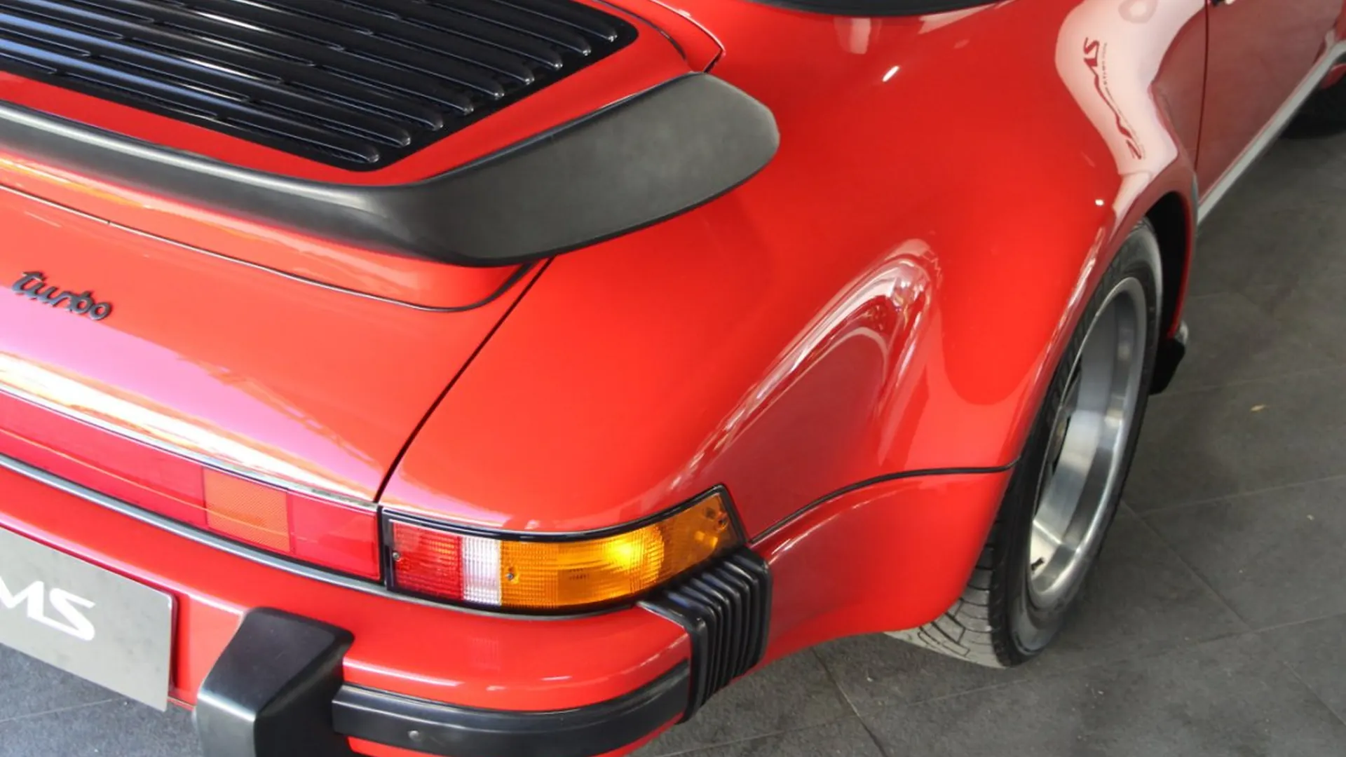 Porsche 911 — photo 18