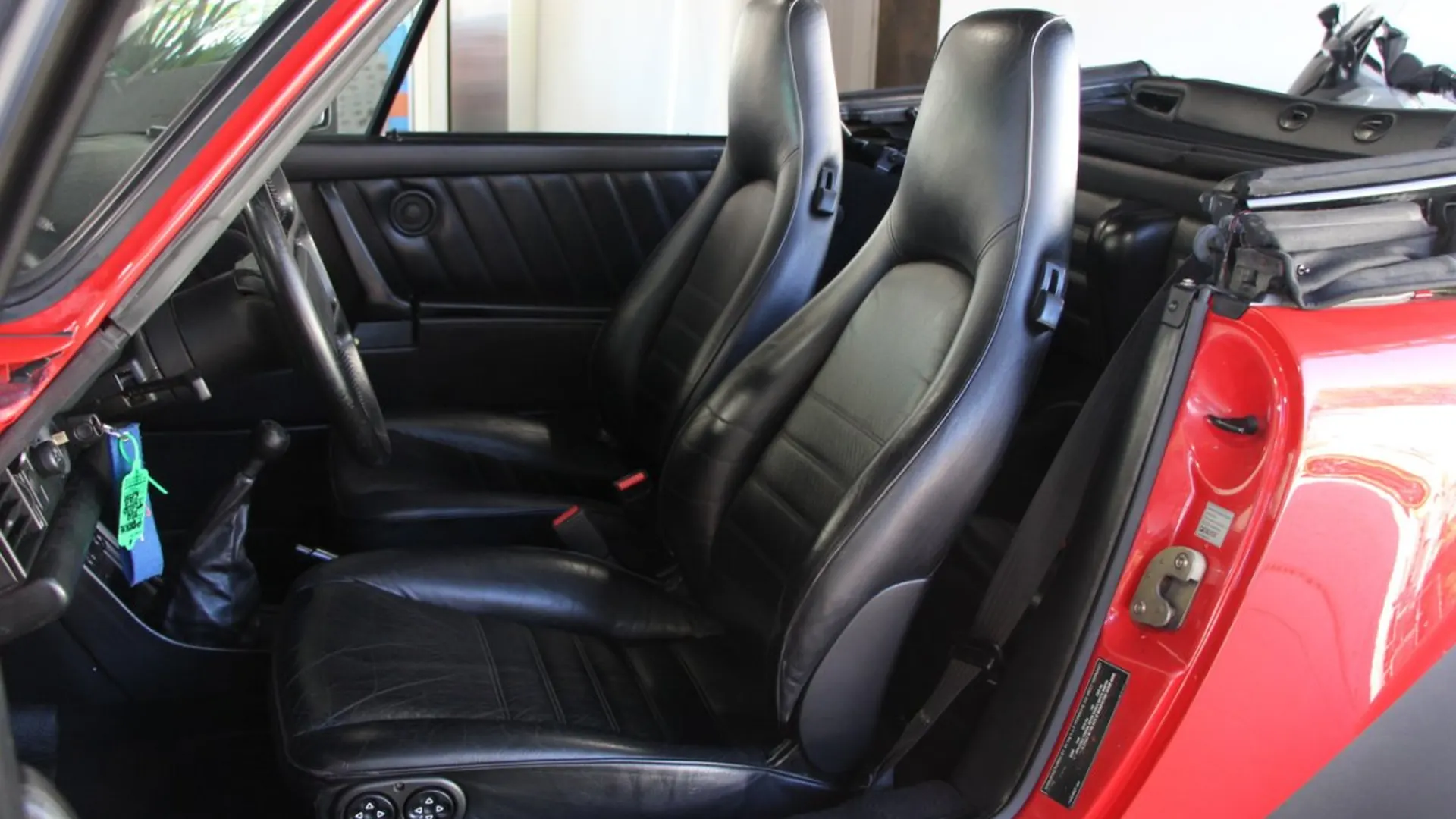 Porsche 911 — photo 21