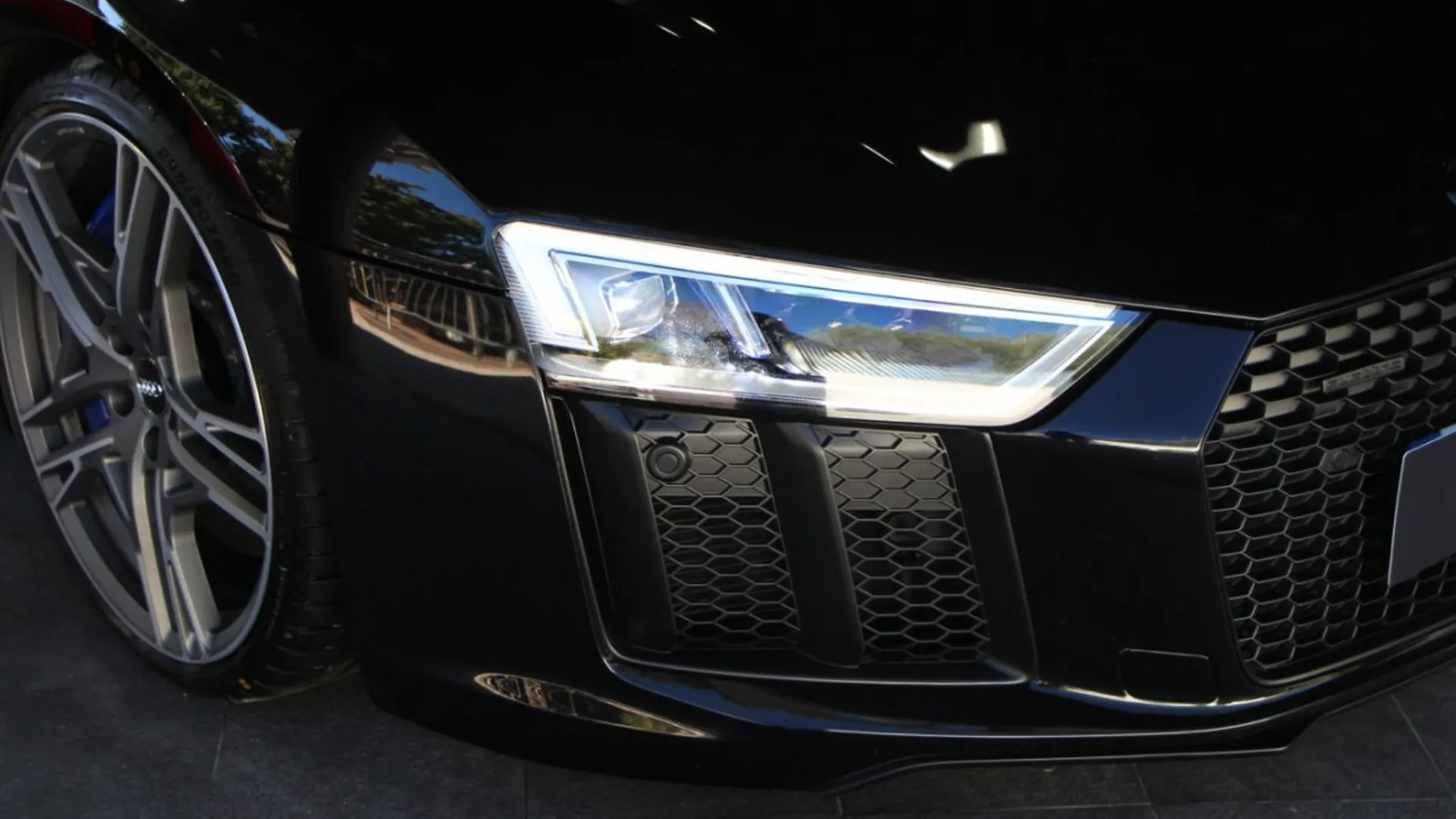 Audi R8 — photo 3