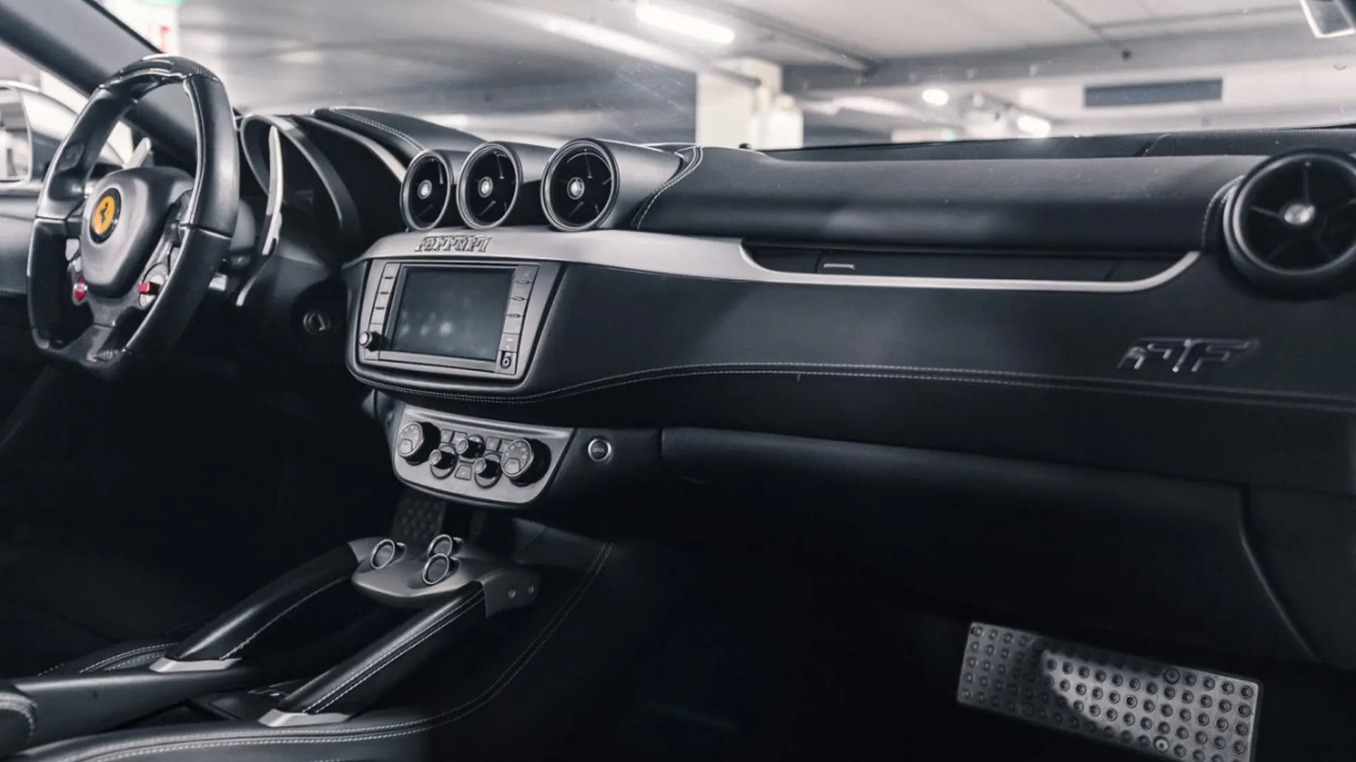 Ferrari FF — photo 27