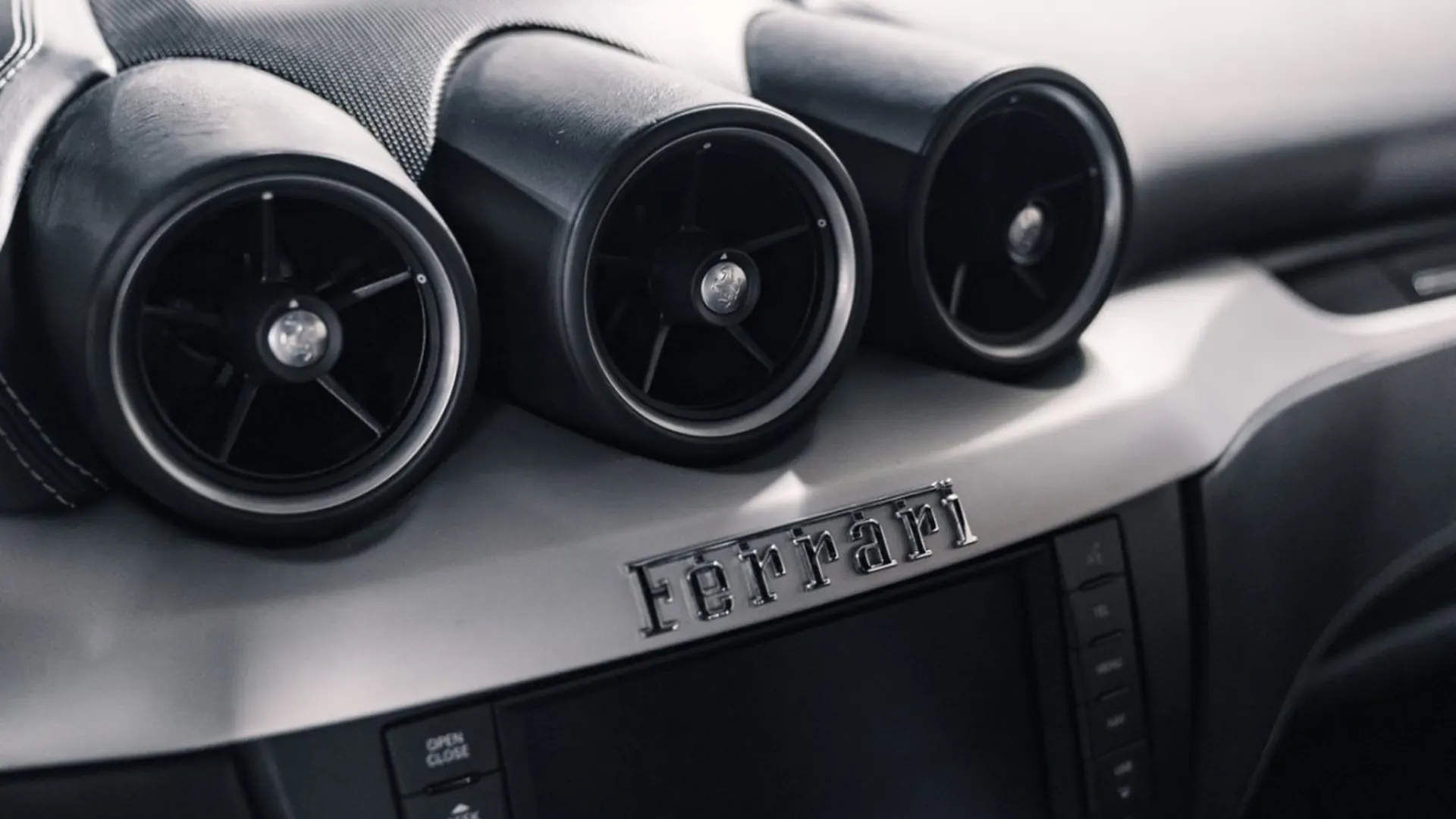 Ferrari FF — photo 40